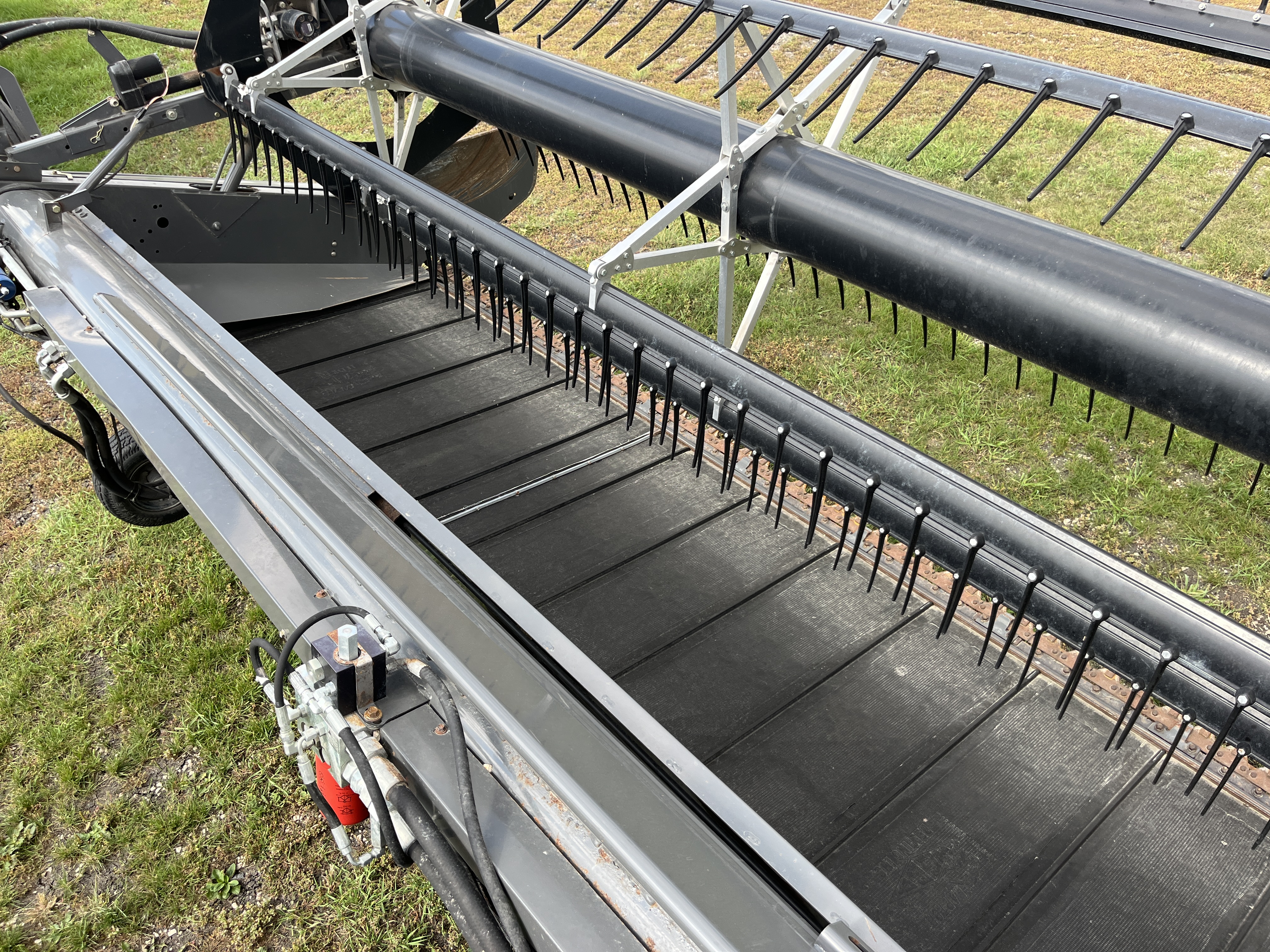 2011 Massey Ferguson 9430 Windrower