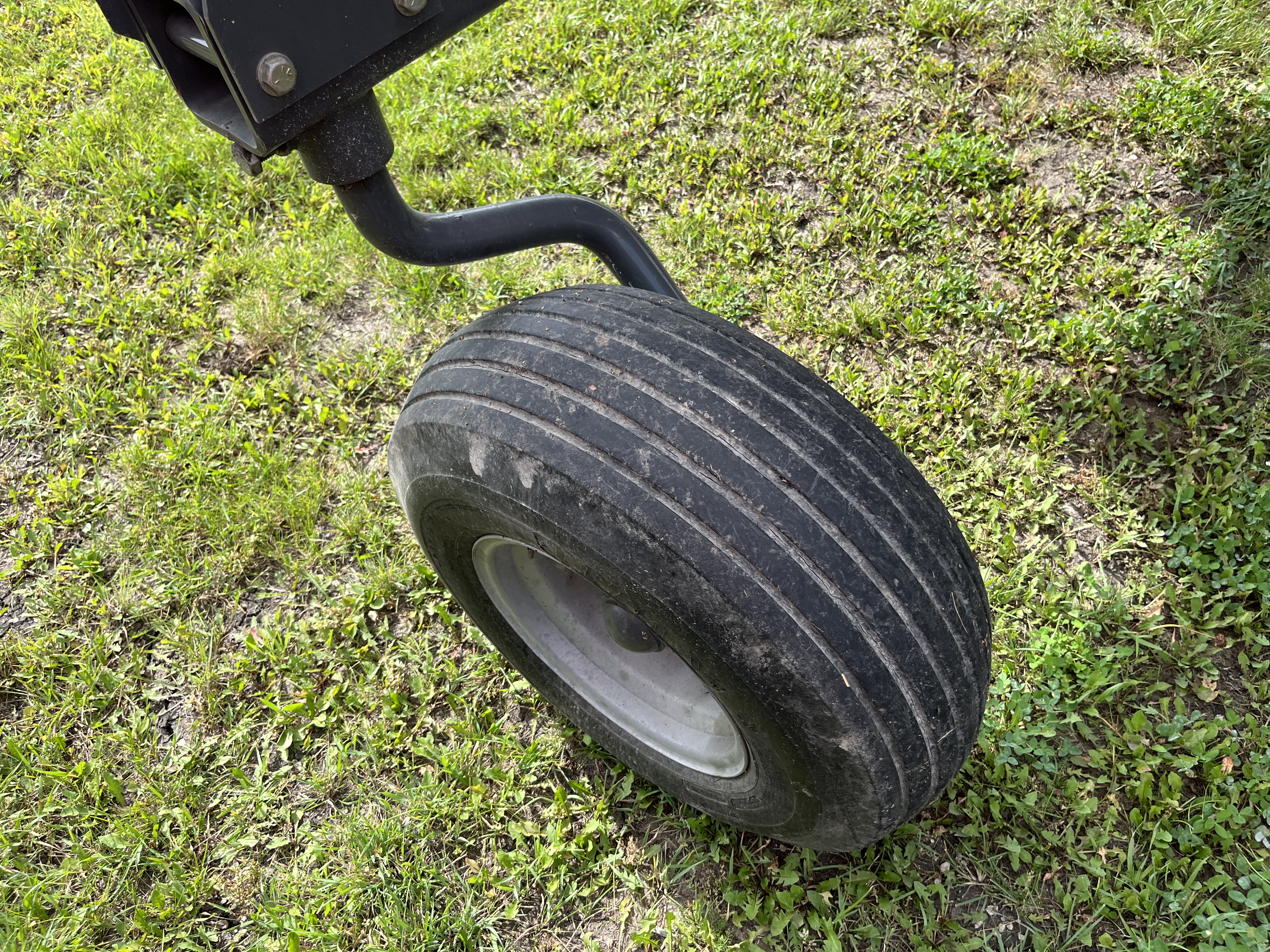 2011 Massey Ferguson 9430 Windrower