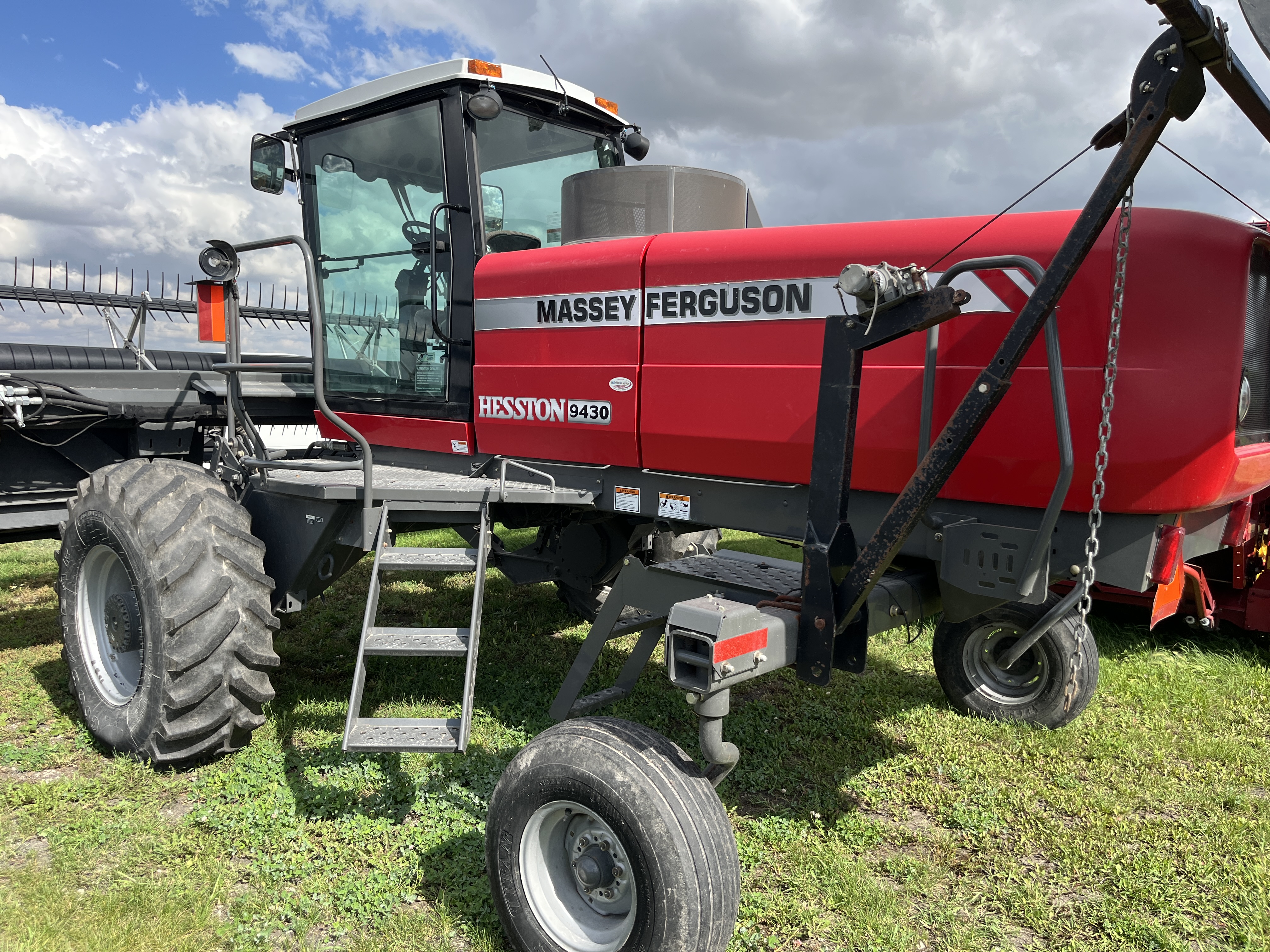 2011 Massey Ferguson 9430 Windrower
