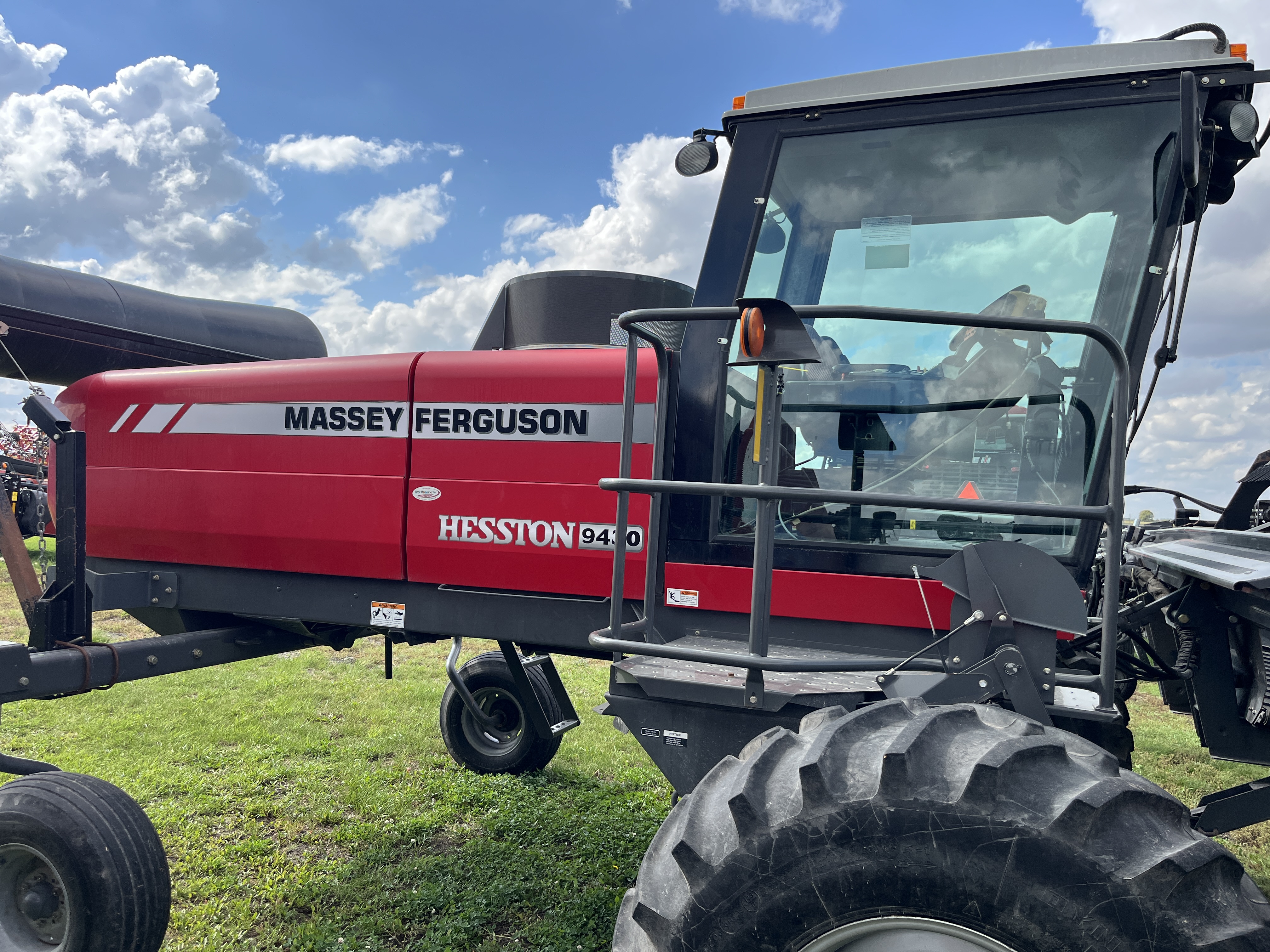 2011 Massey Ferguson 9430 Windrower
