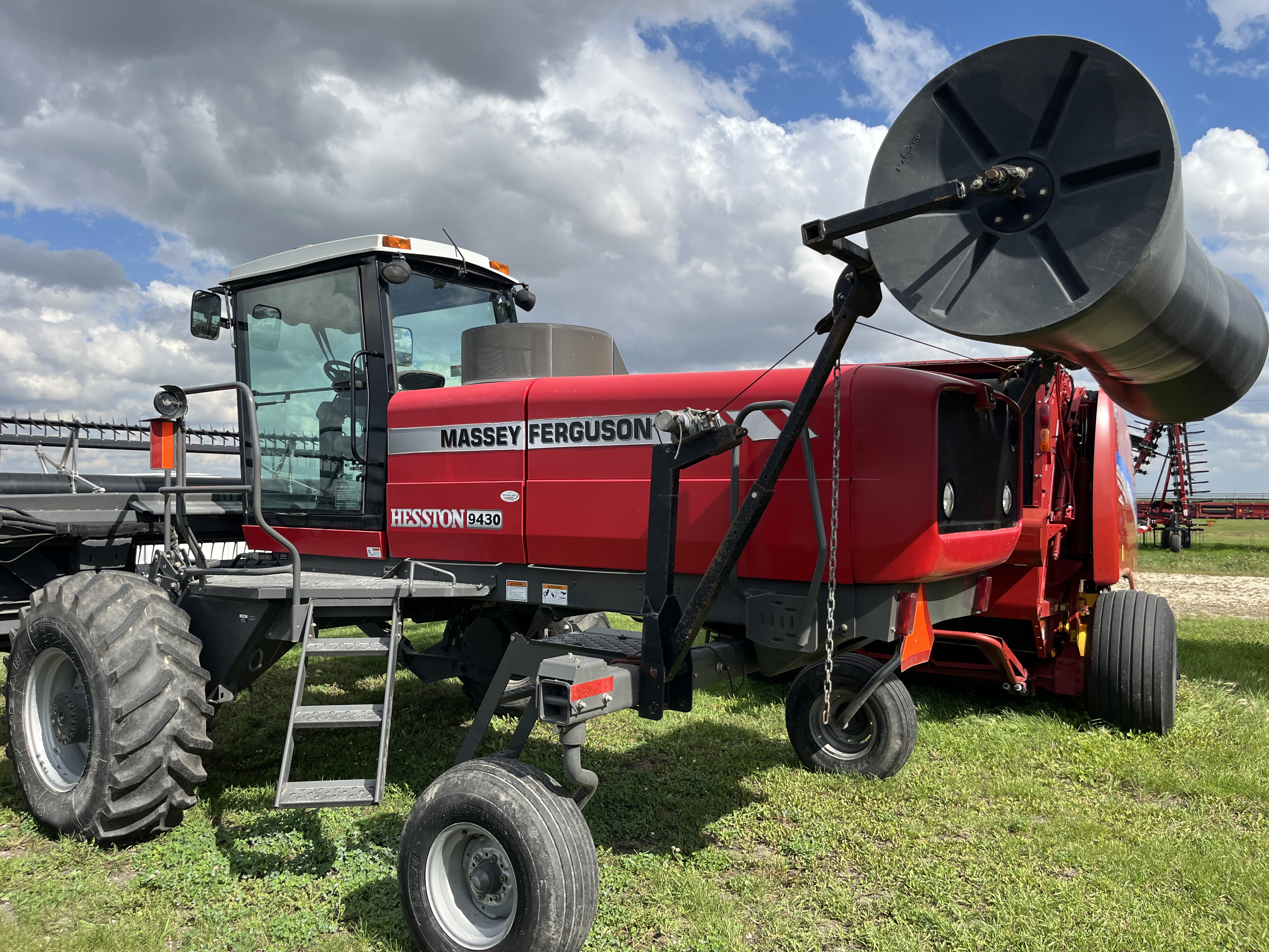 2011 Massey Ferguson 9430 Windrower