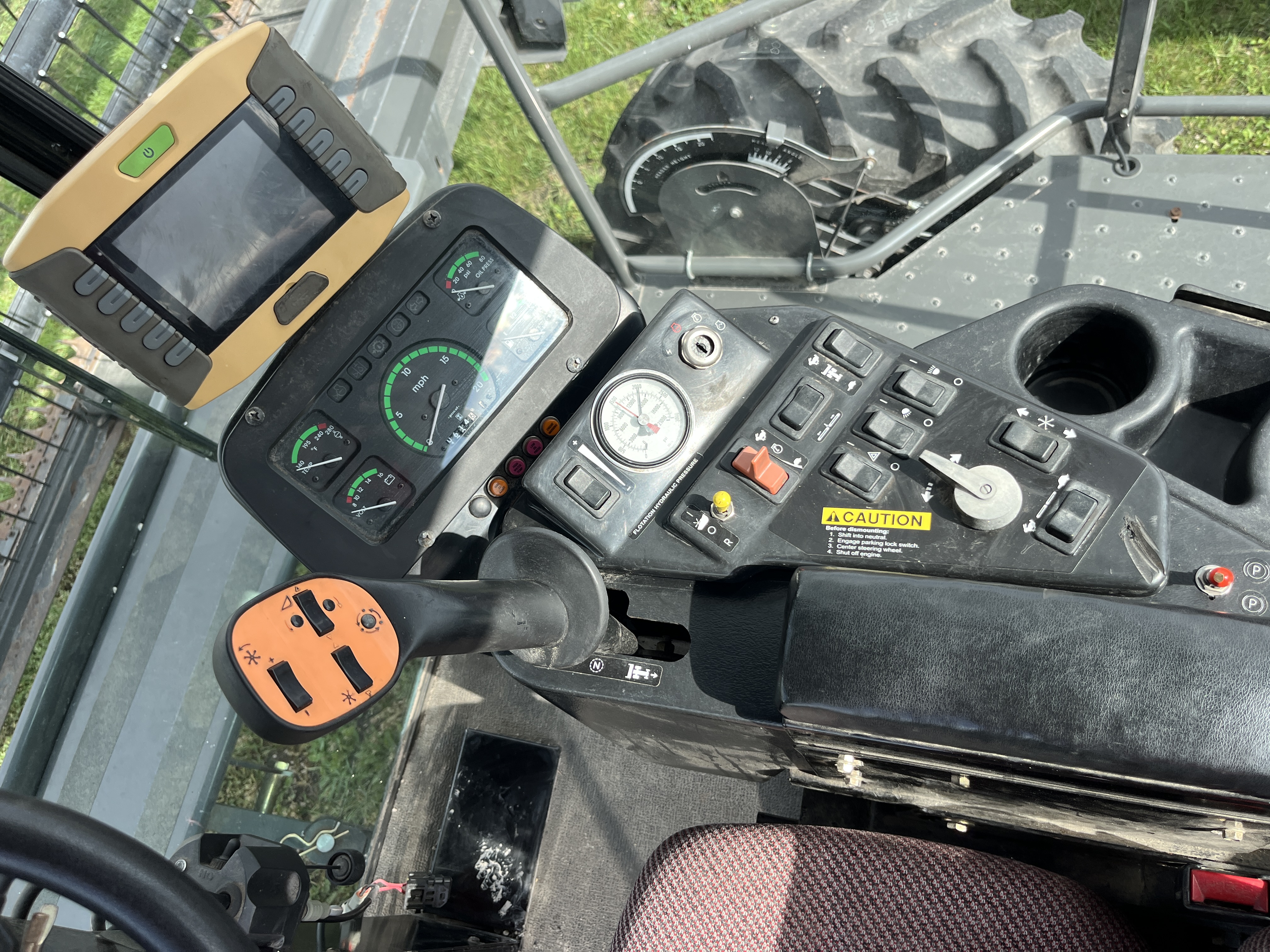 2011 Massey Ferguson 9430 Windrower