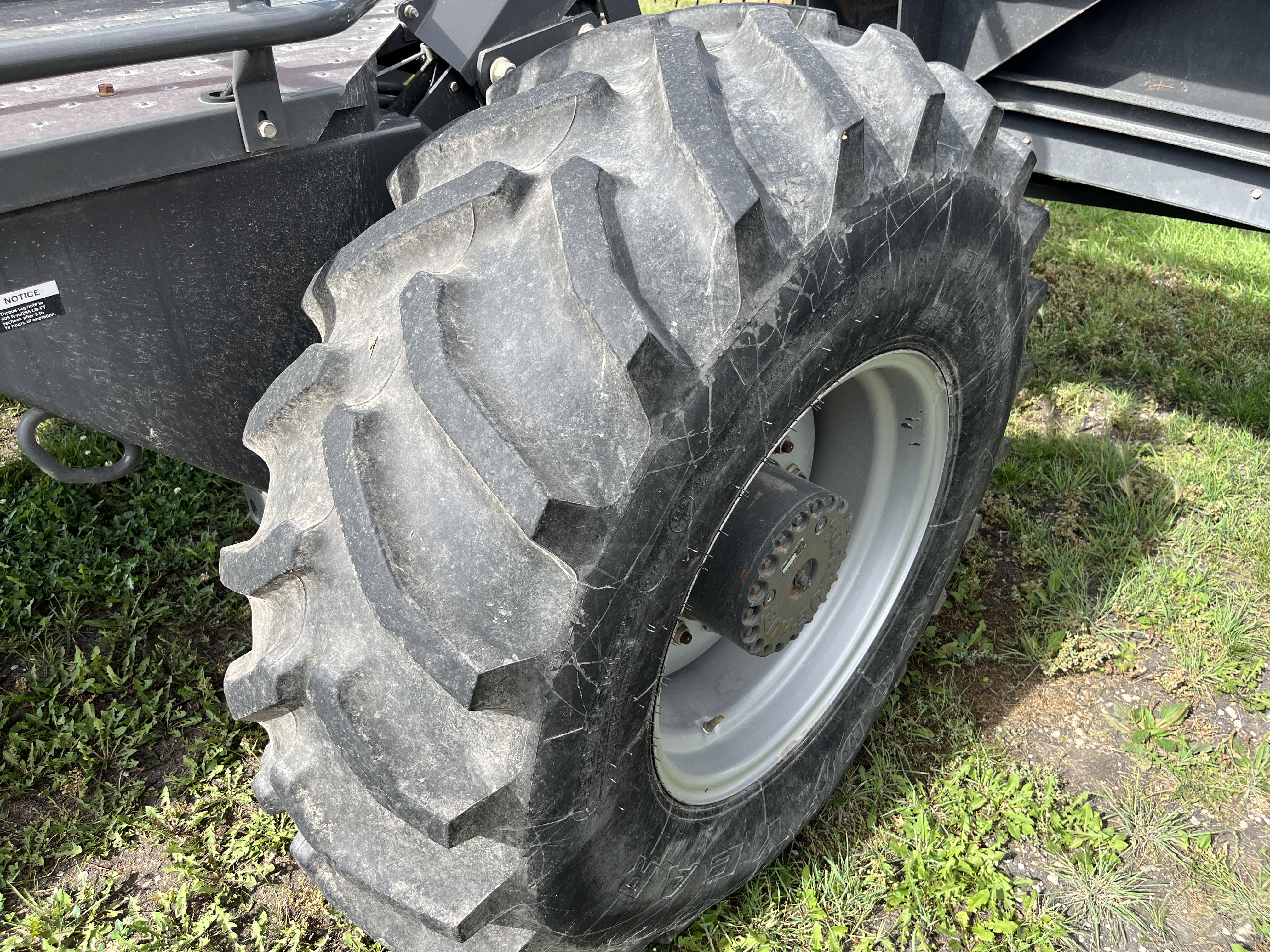 2011 Massey Ferguson 9430 Windrower