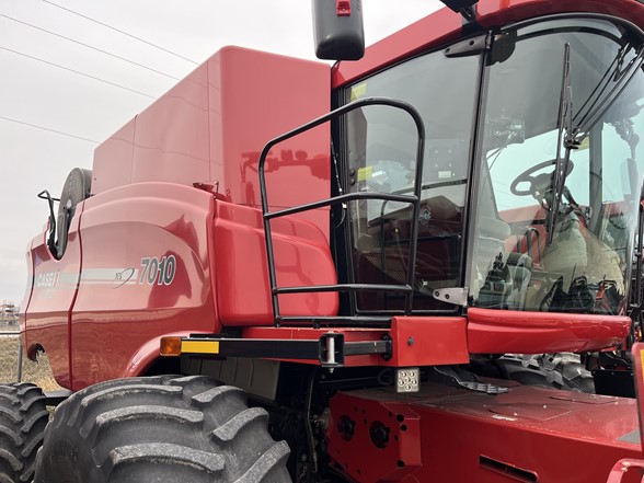 2008 Case IH 7010 Combine