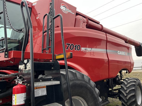 2008 Case IH 7010 Combine