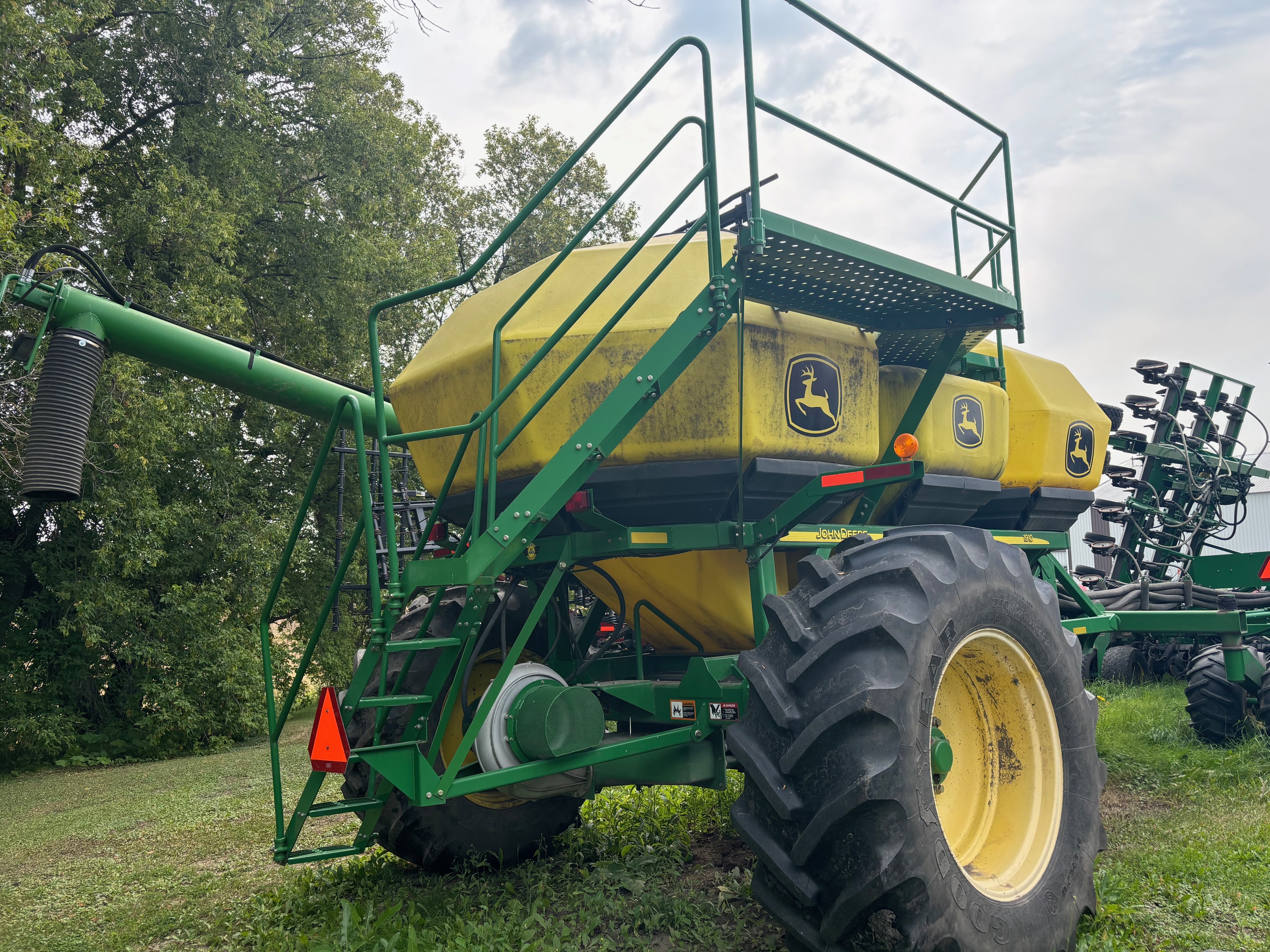 2011 John Deere 1895 Air Seeder