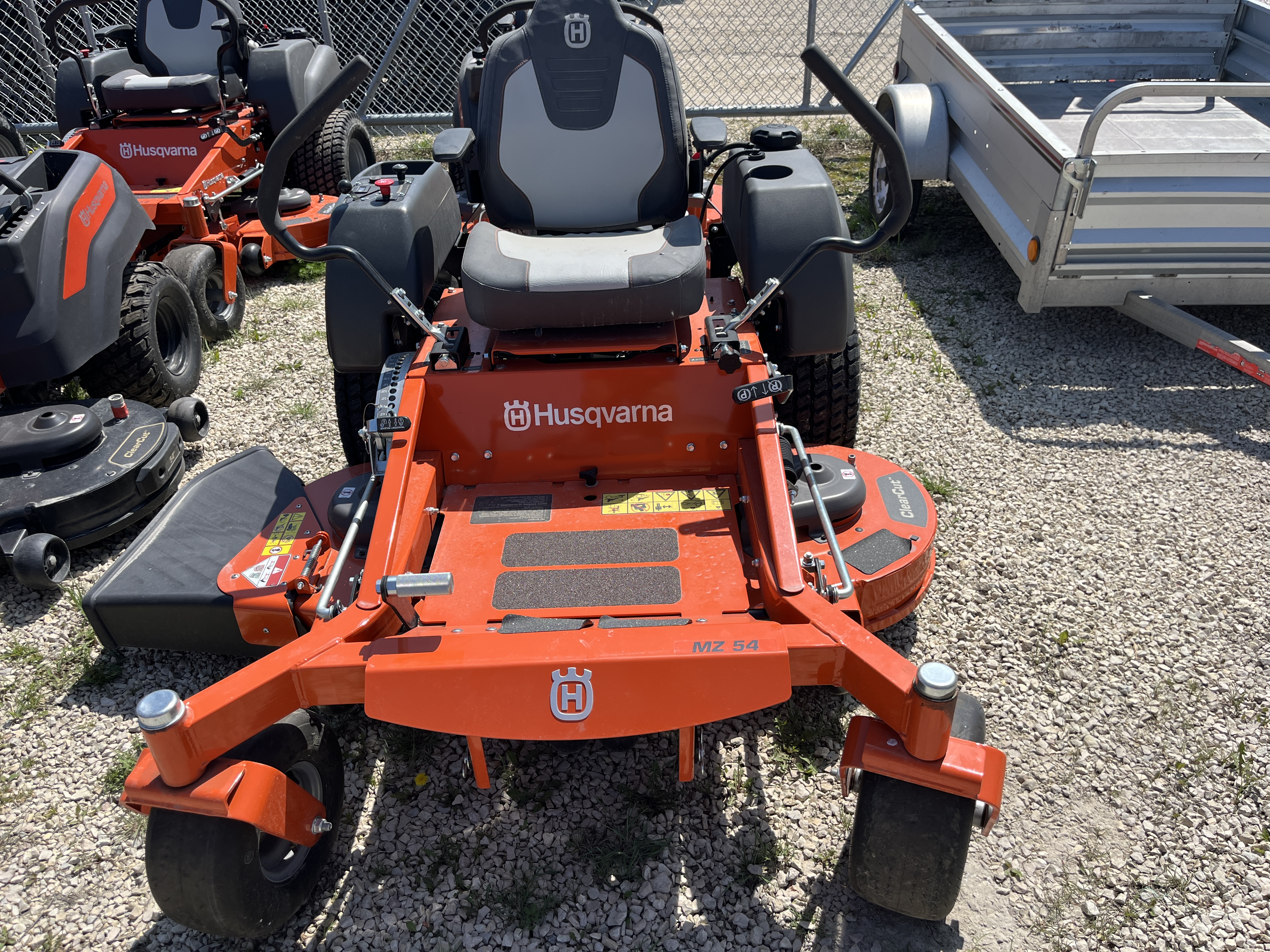 2025 Husqvarna MZ54 Mower/Zero Turn