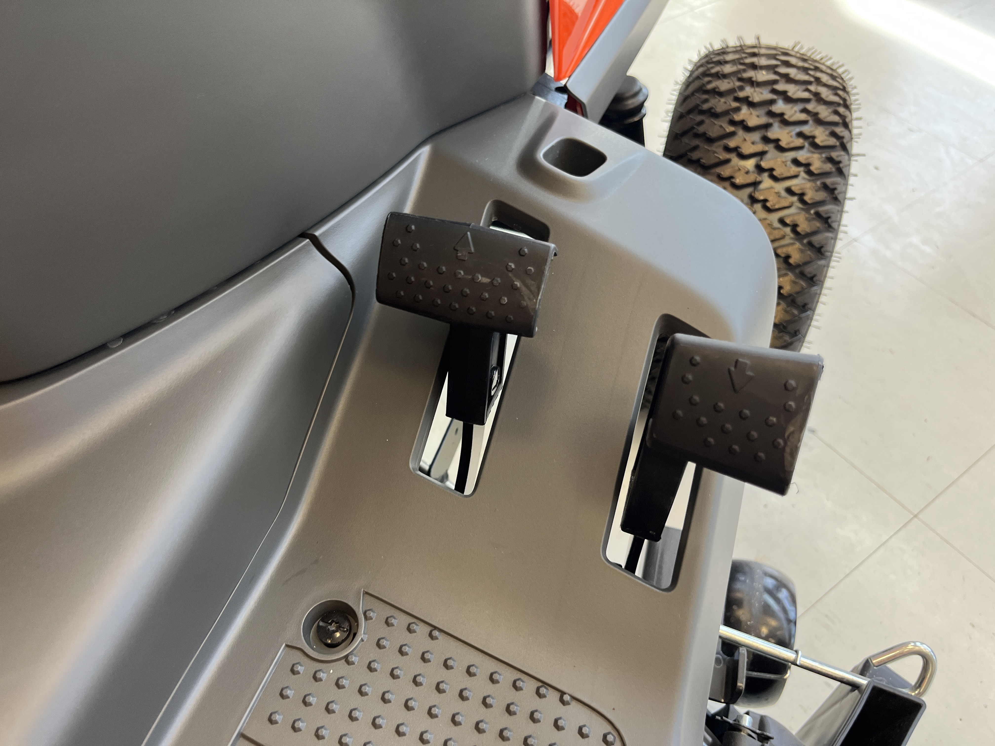 2025 Husqvarna TS218T Mower/Riding
