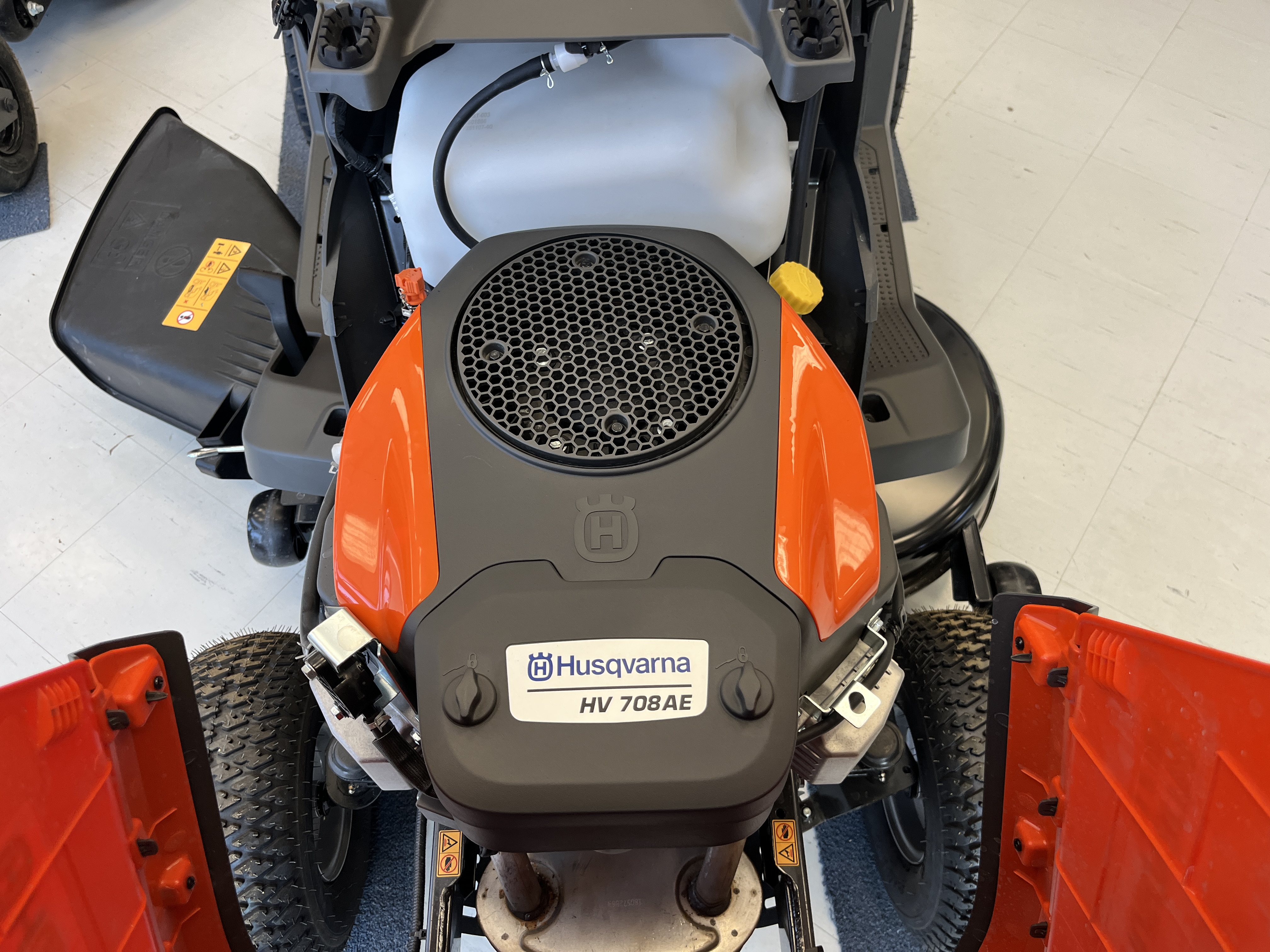2025 Husqvarna TS218T Mower/Riding