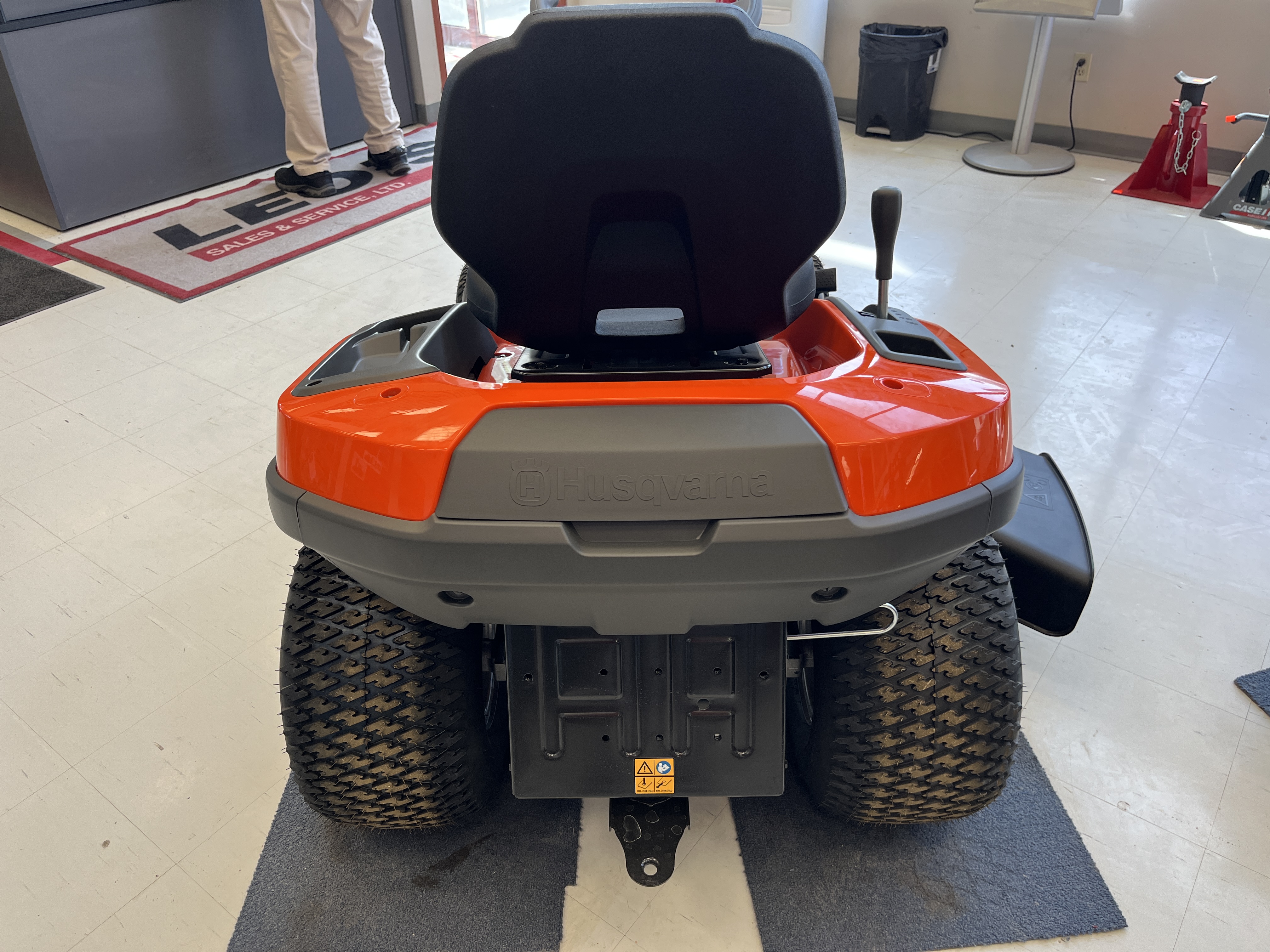 2025 Husqvarna TS218T Mower/Riding