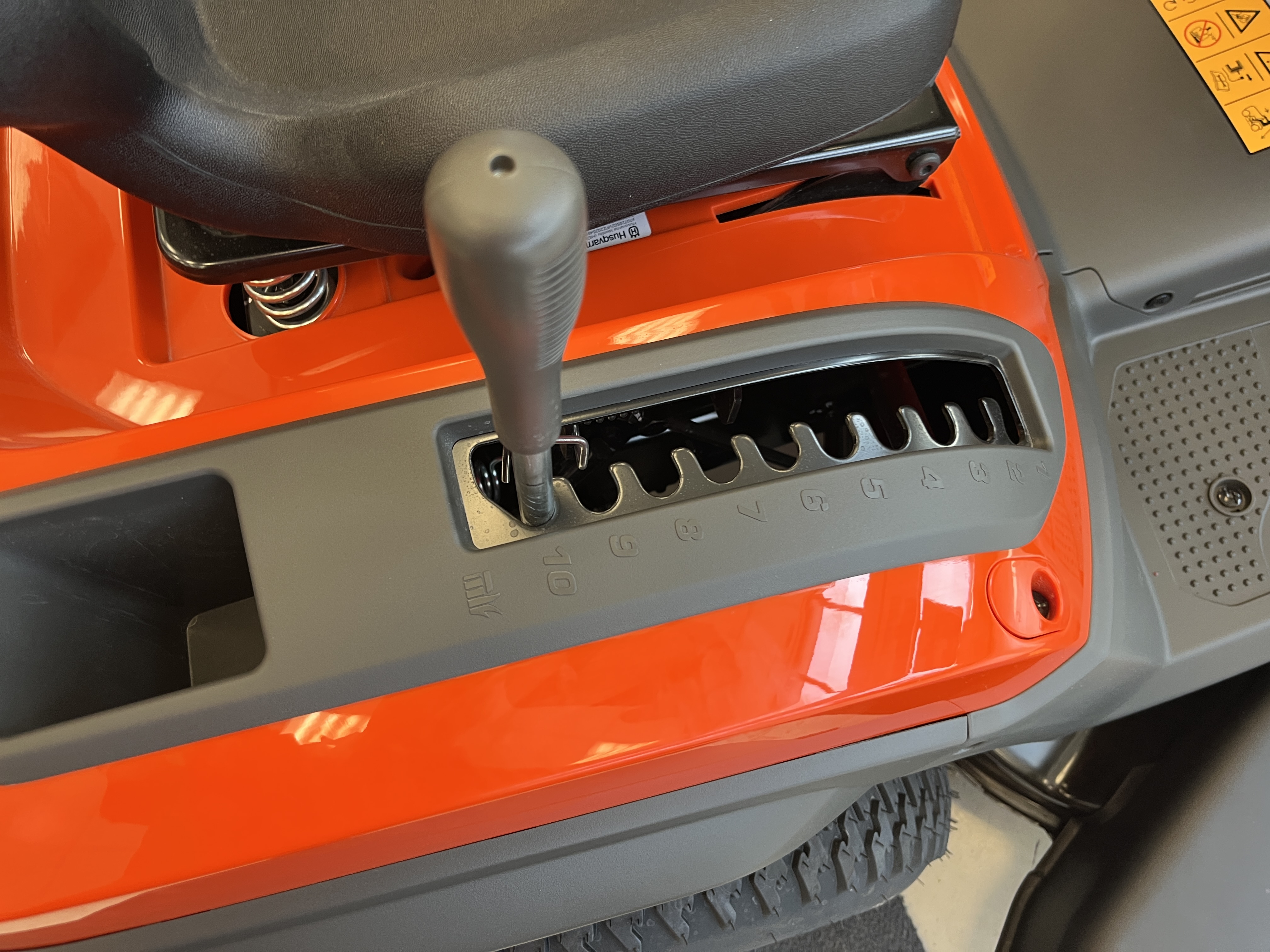 2025 Husqvarna TS218T Mower/Riding