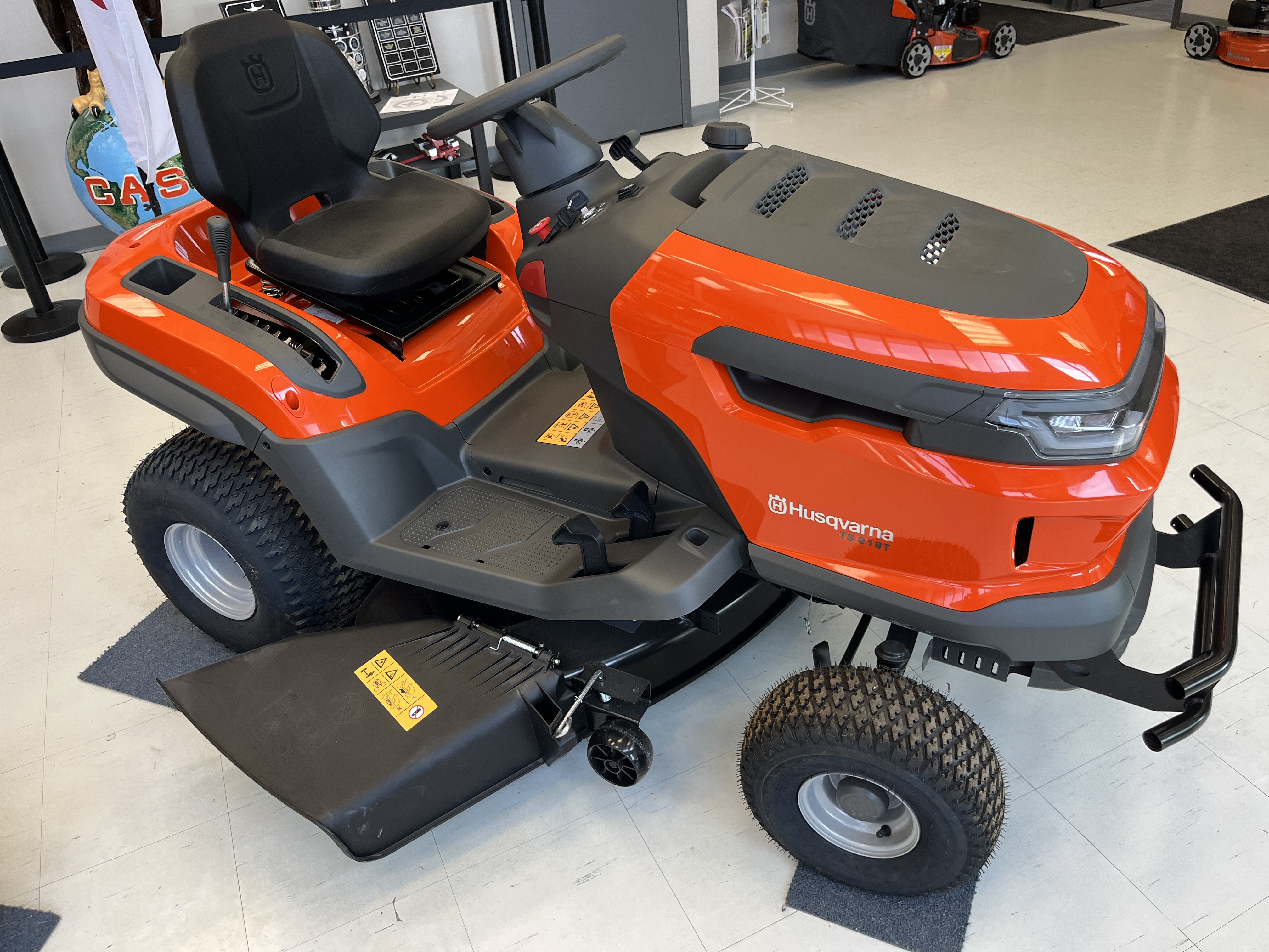 2025 Husqvarna TS218T Mower/Riding