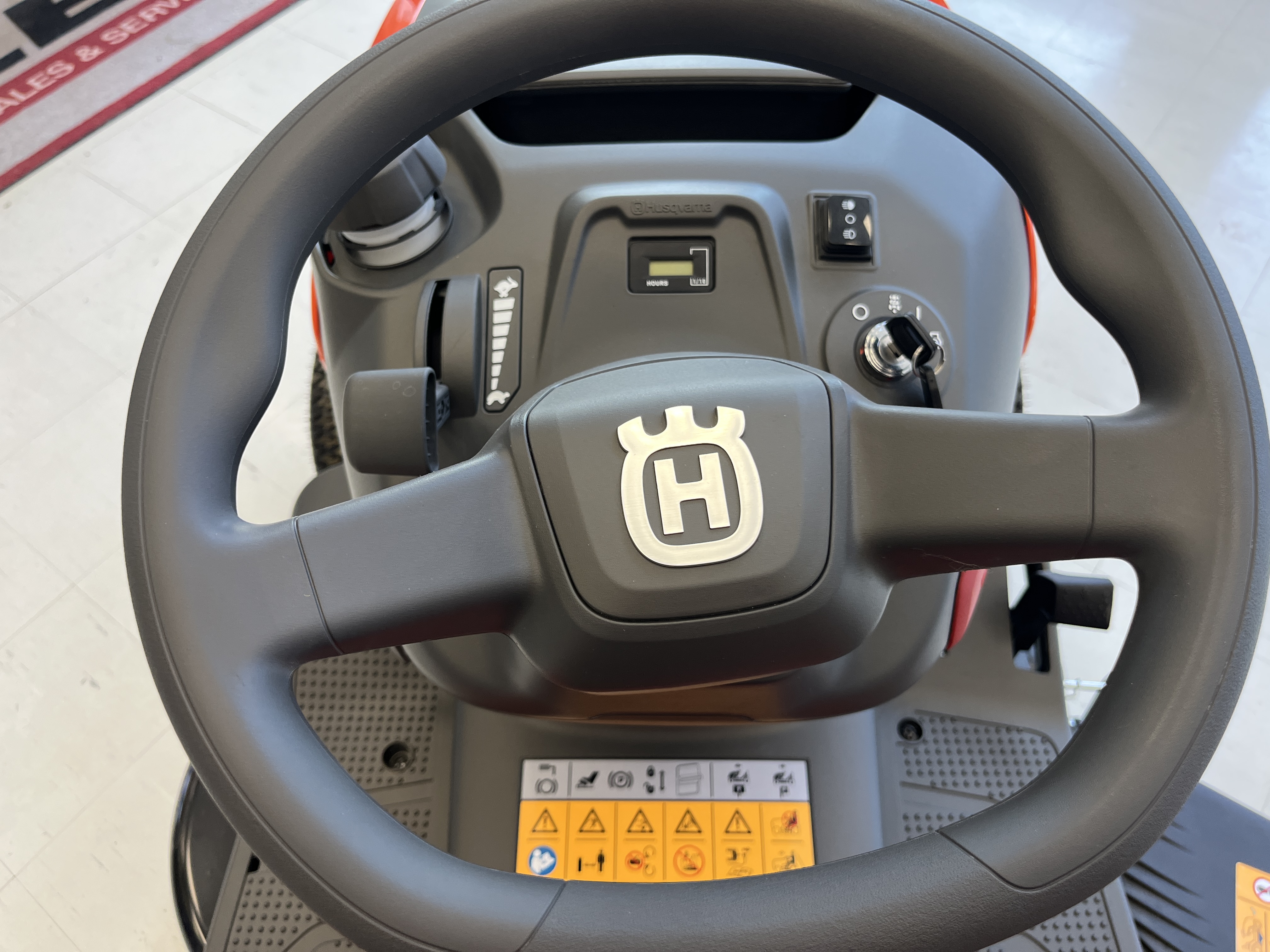 2025 Husqvarna TS218T Mower/Riding