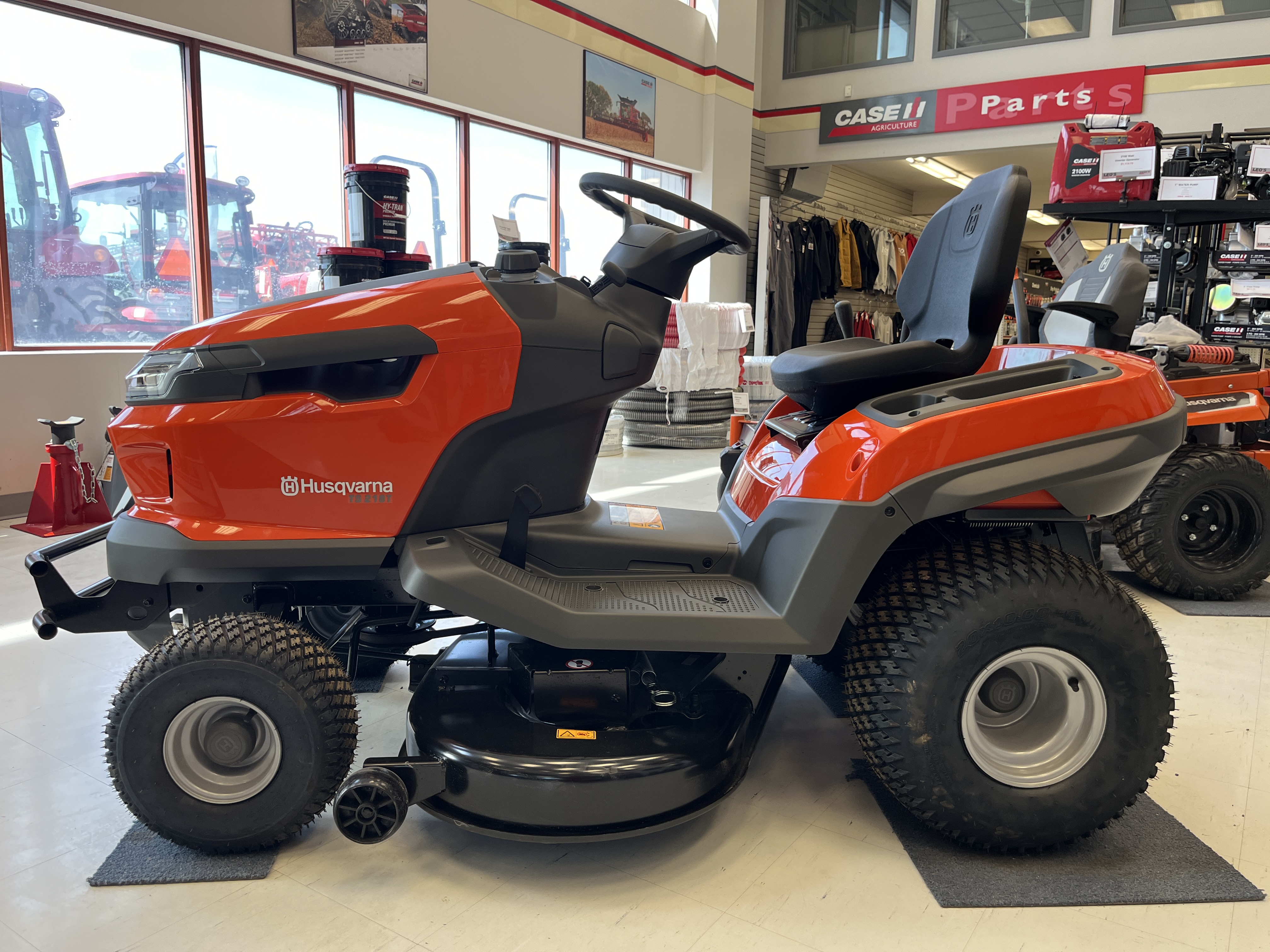 2025 Husqvarna TS218T Mower/Riding