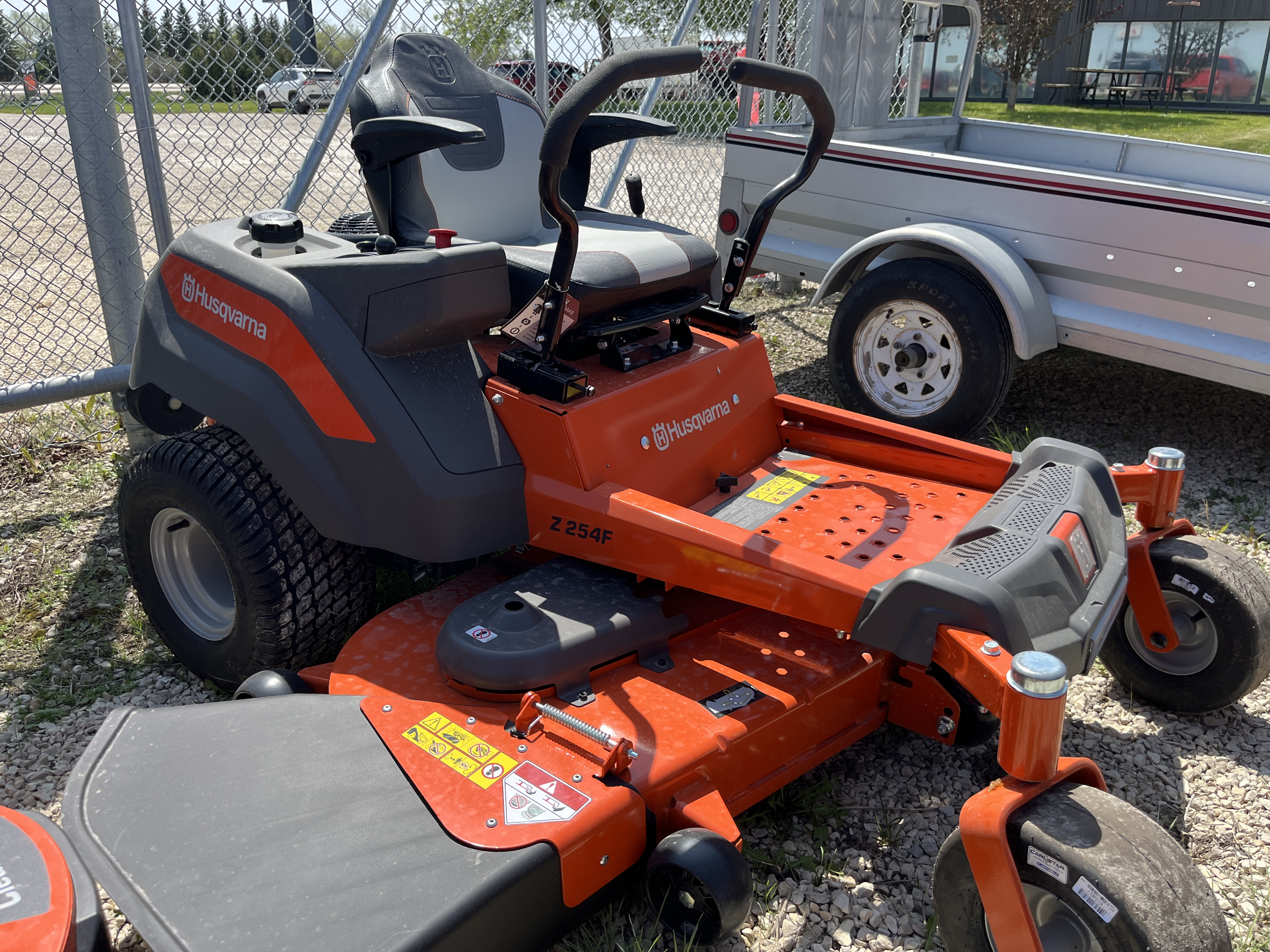 2026 Husqvarna Z254F Mower/Riding