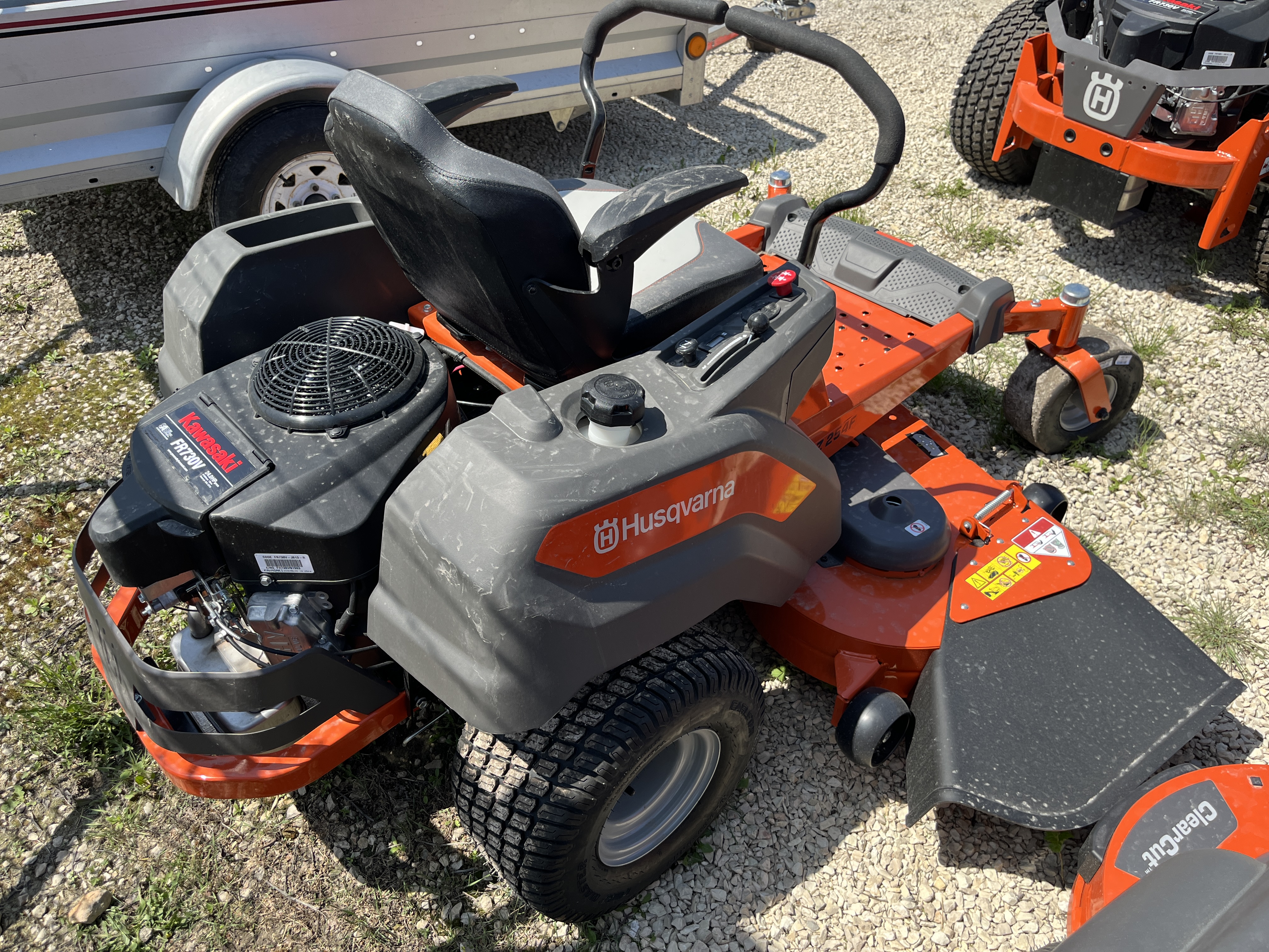 2026 Husqvarna Z254F Mower/Riding