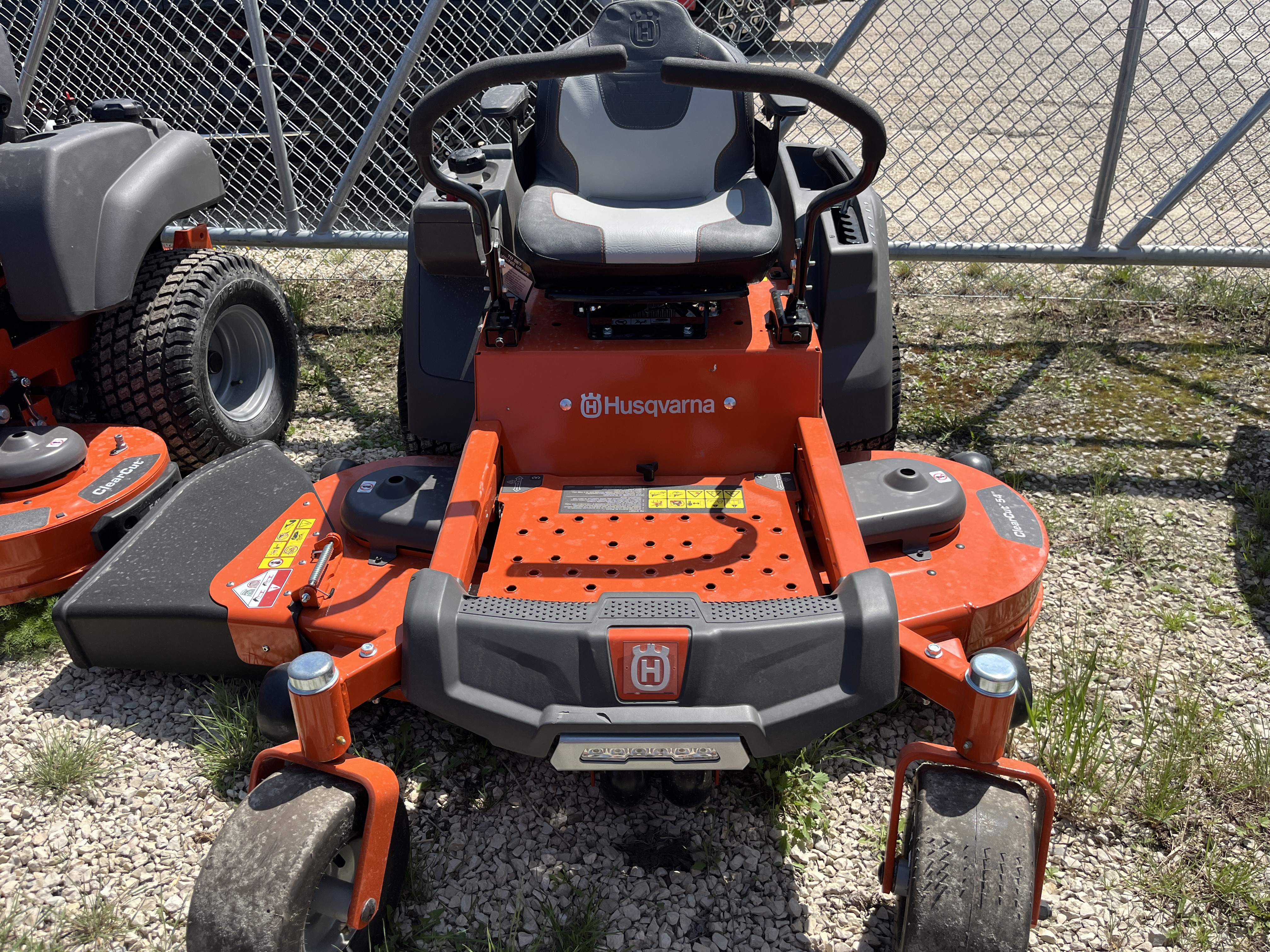 2026 Husqvarna Z254F Mower/Riding