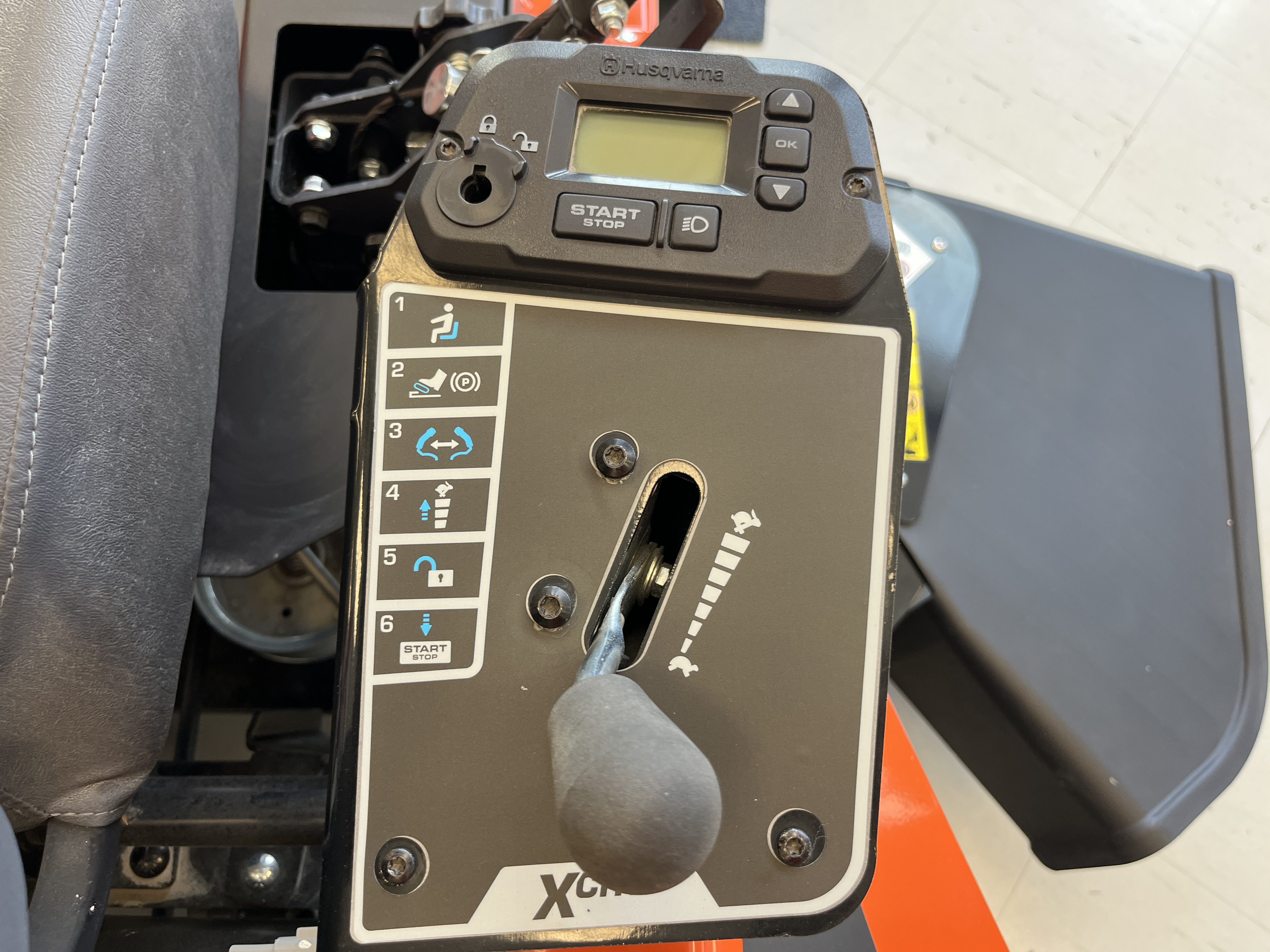 2024 Husqvarna XCITE Z350 Mower/Zero Turn
