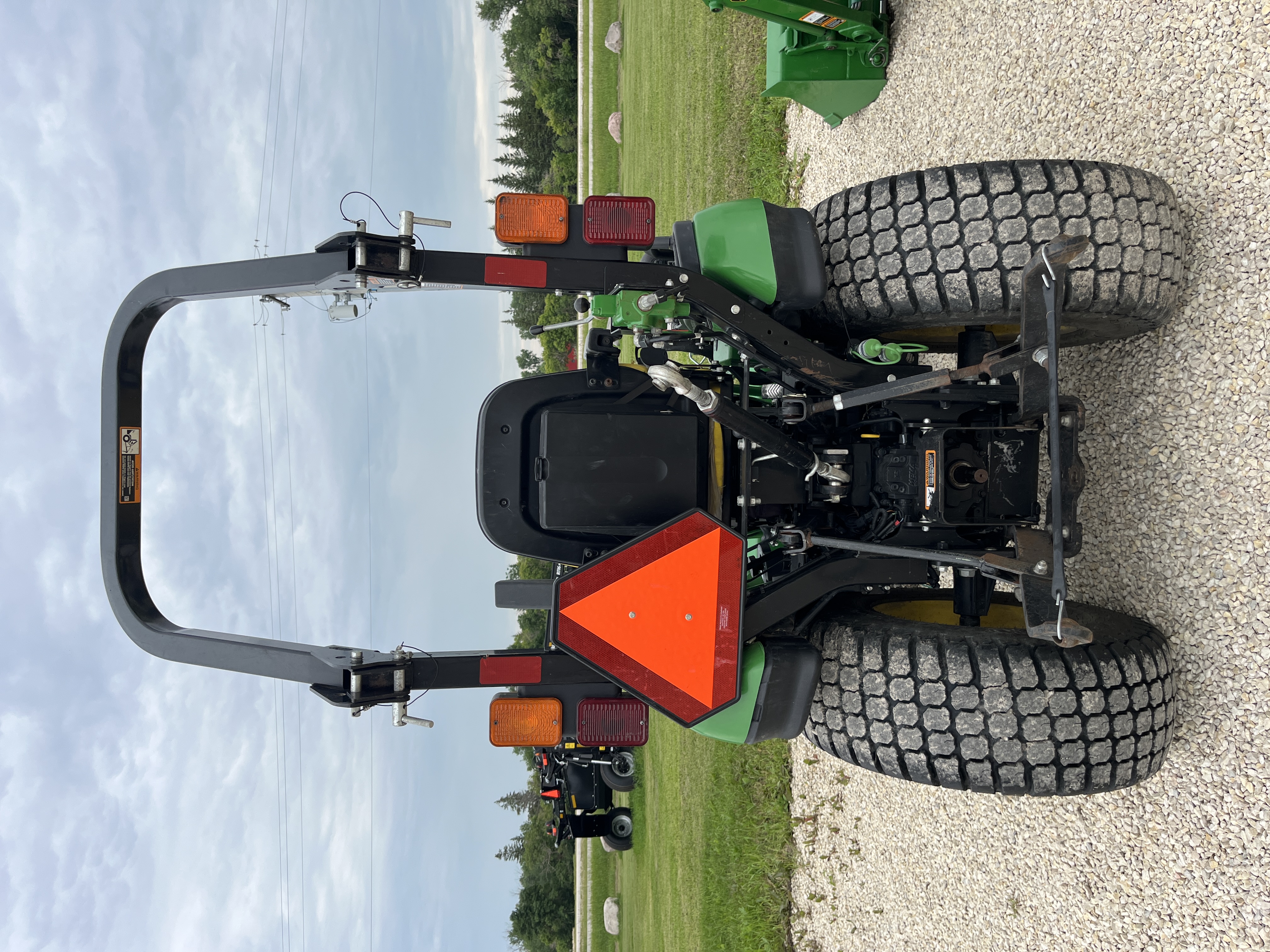 2018 John Deere 2025R Tractor