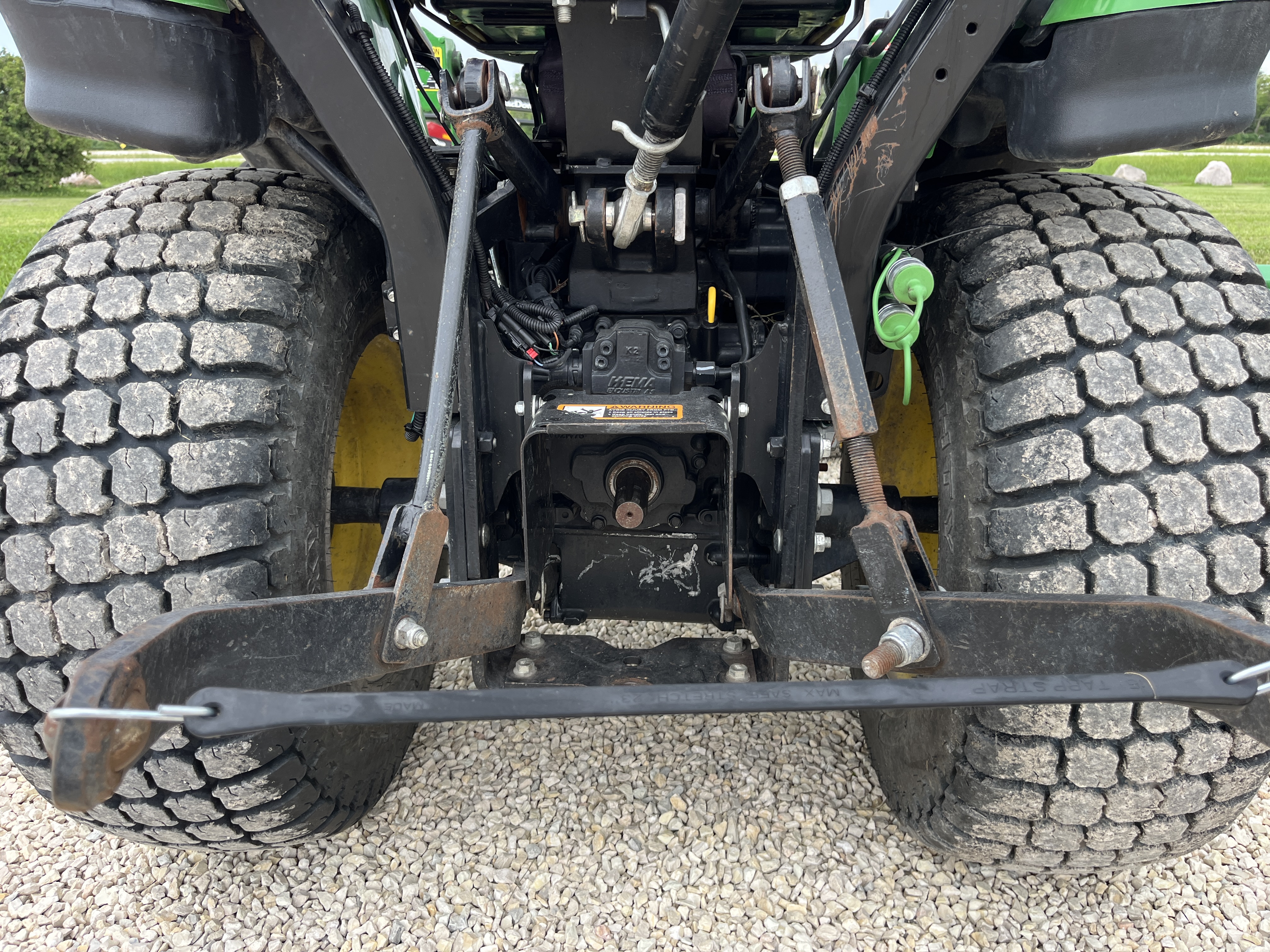 2018 John Deere 2025R Tractor