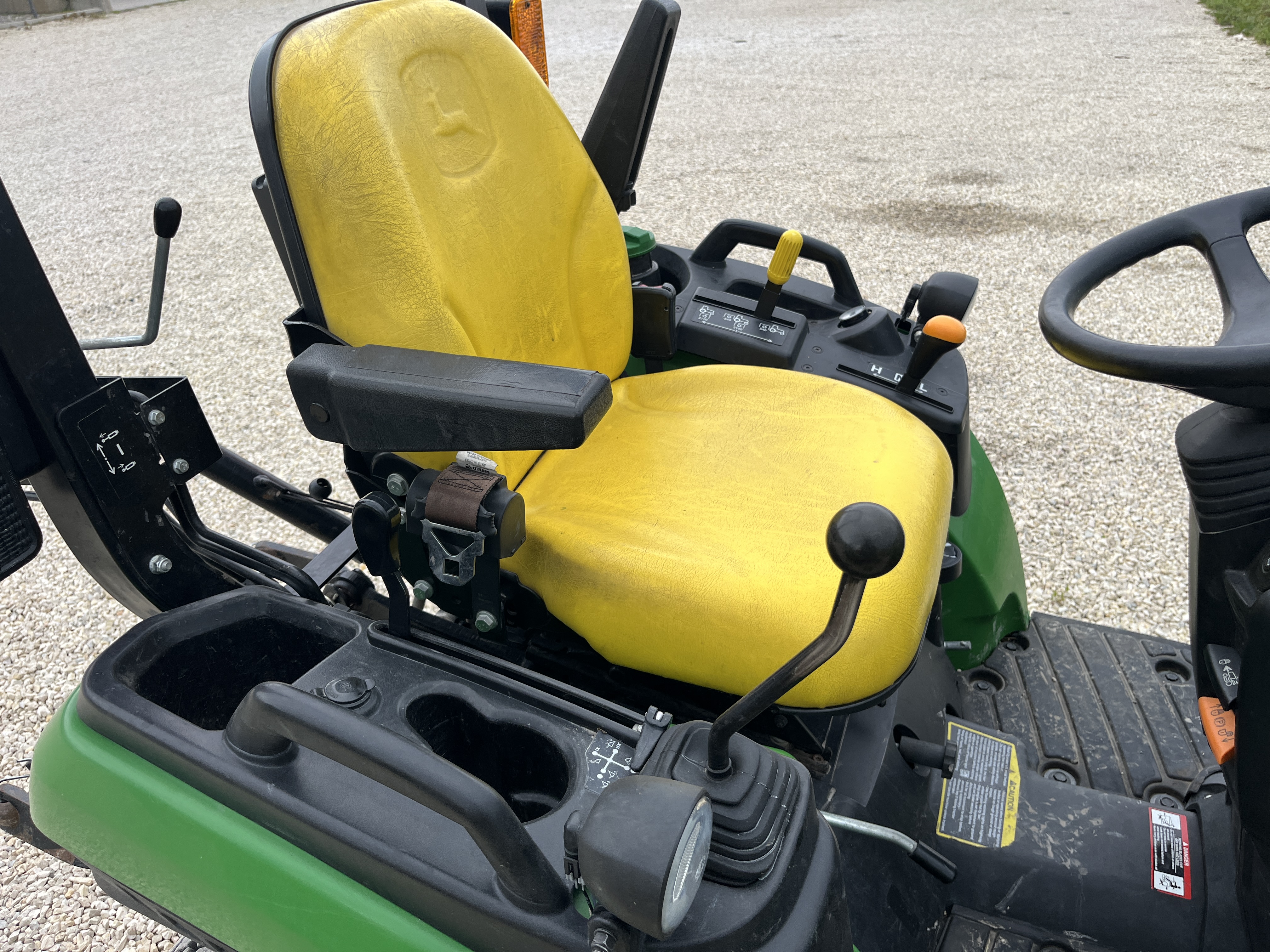 2018 John Deere 2025R Tractor