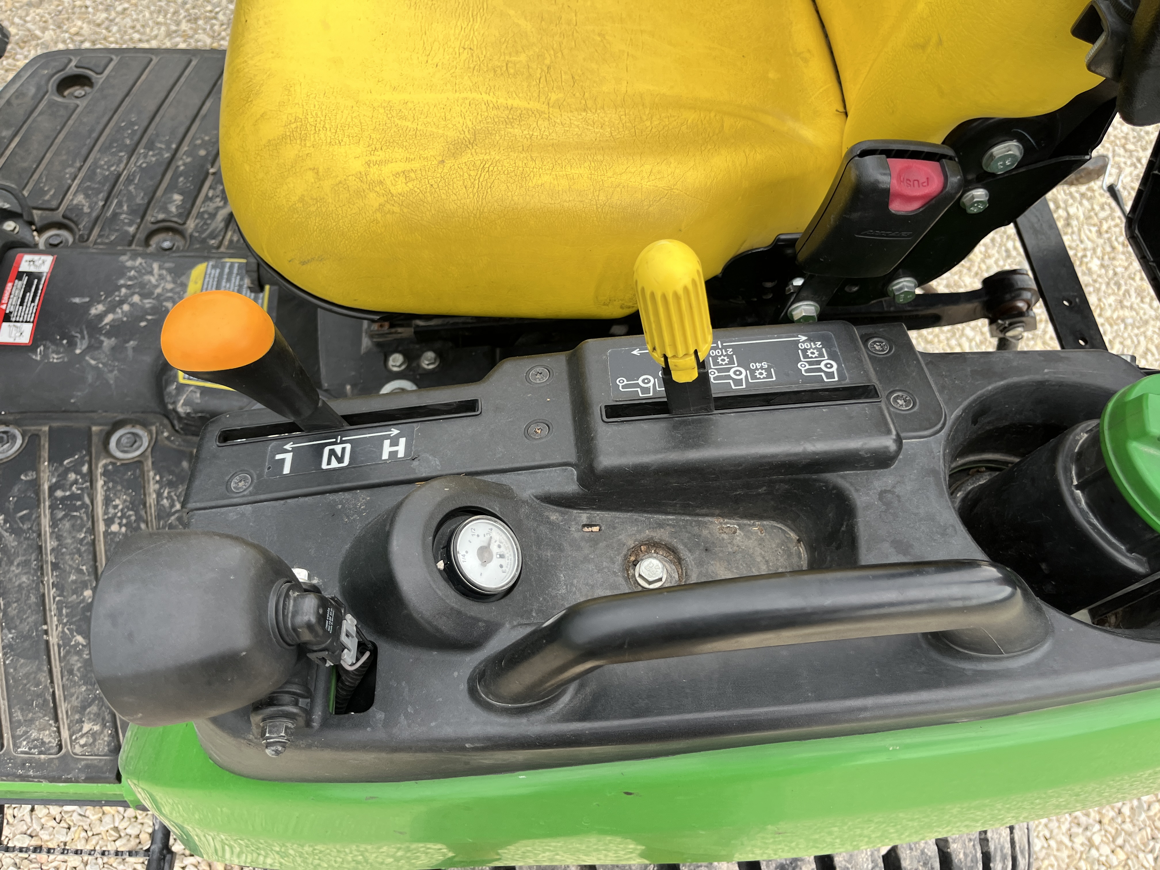 2018 John Deere 2025R Tractor