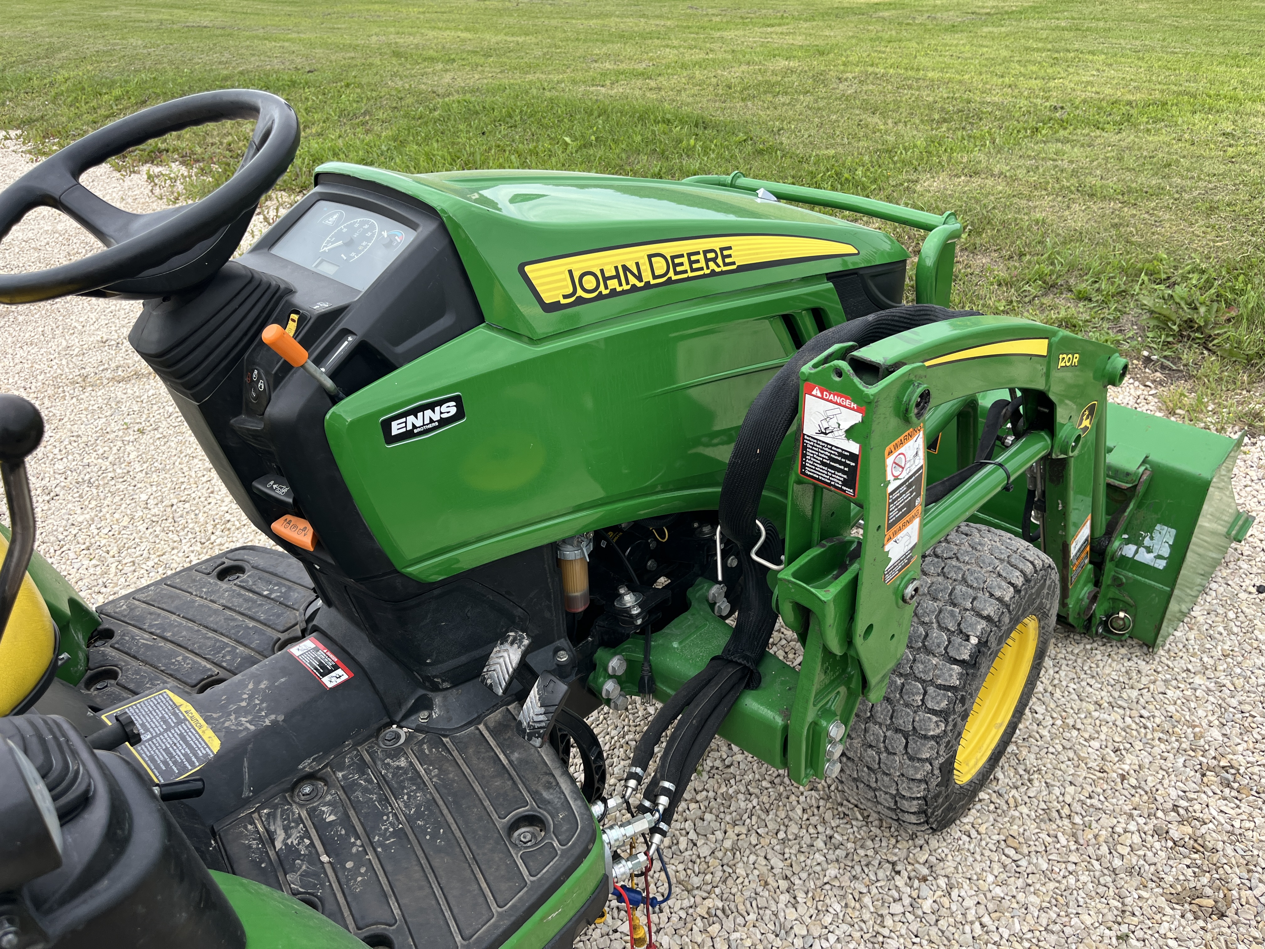 2018 John Deere 2025R Tractor