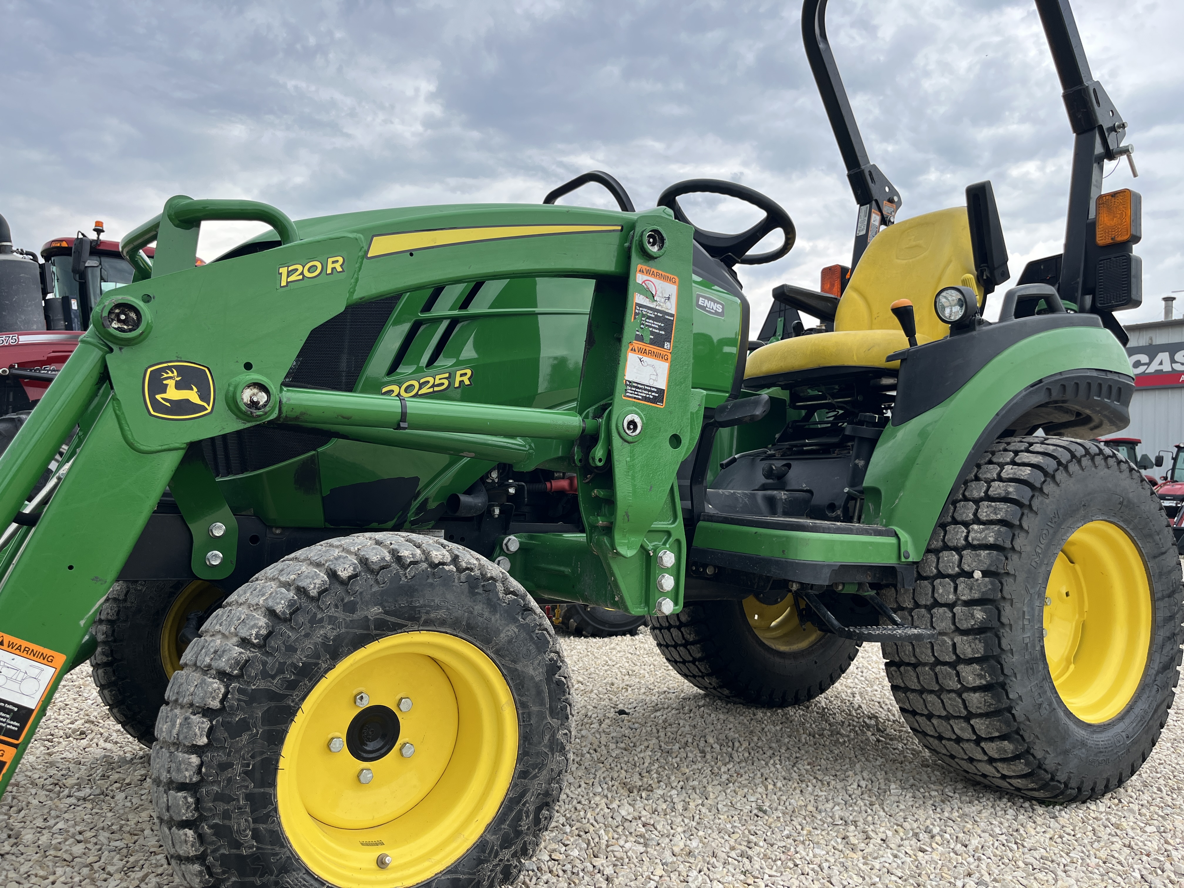 2018 John Deere 2025R Tractor