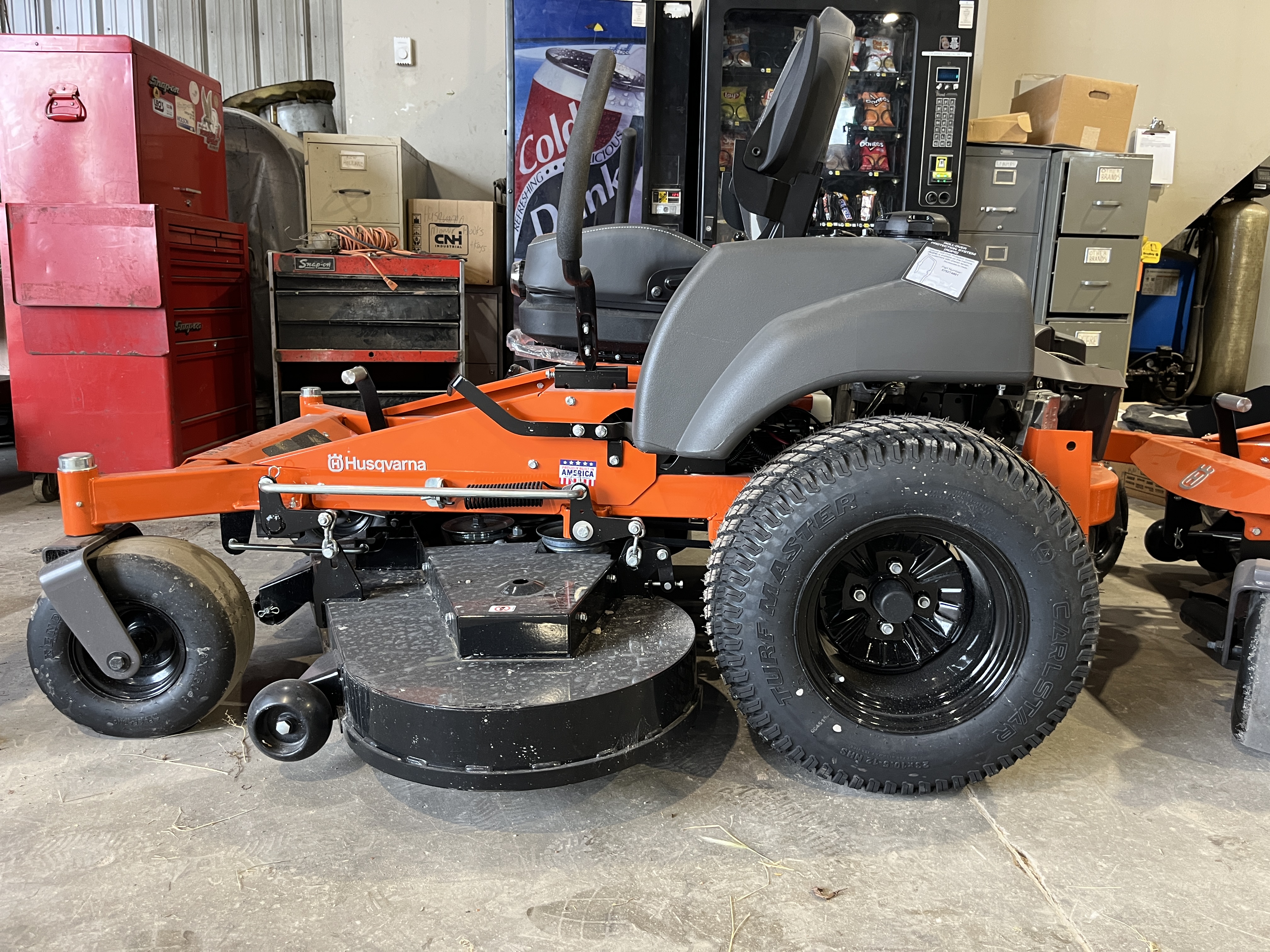 2026 Husqvarna MZ61 Mower/Zero Turn