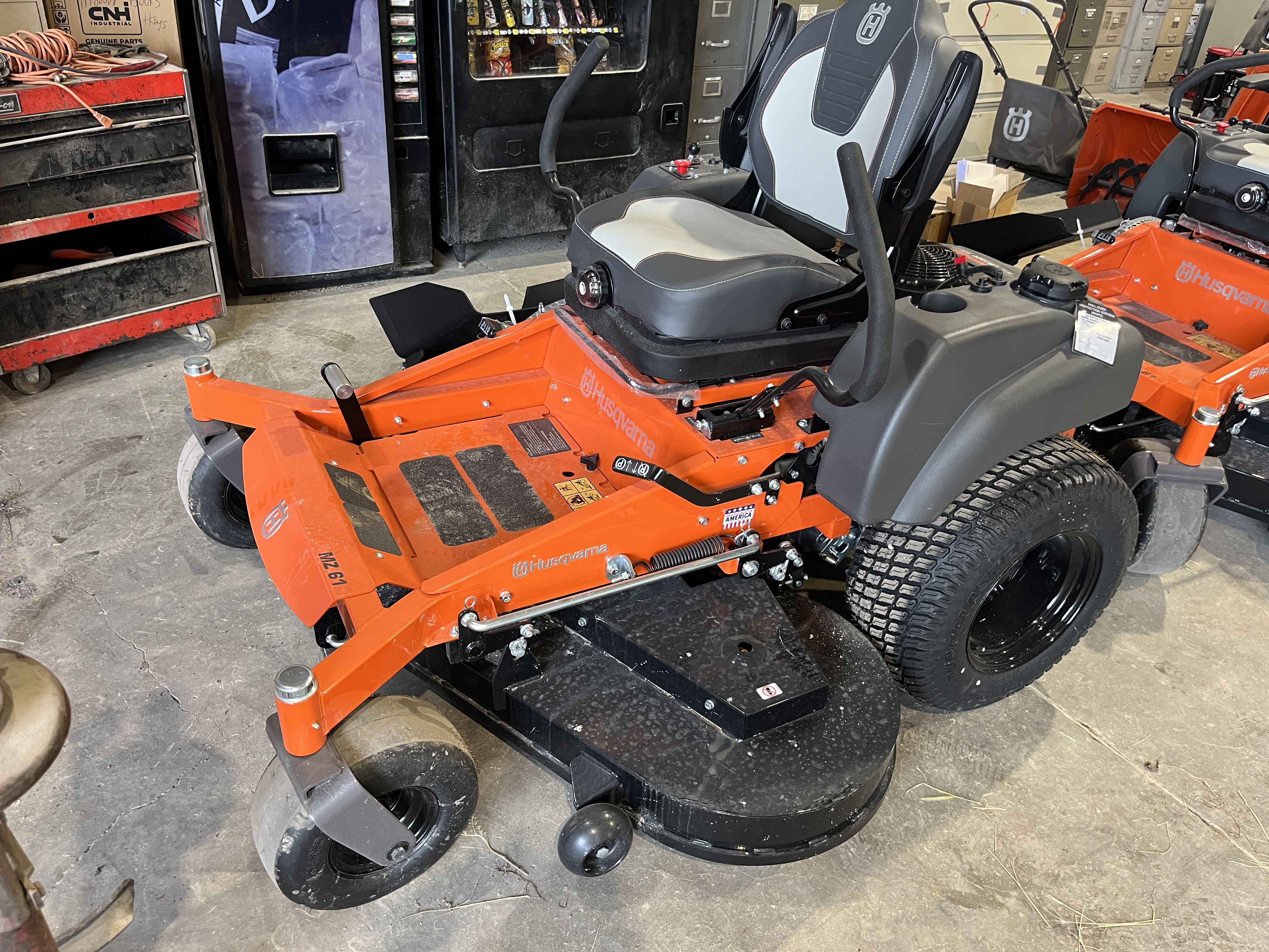 2026 Husqvarna MZ61 Mower/Zero Turn