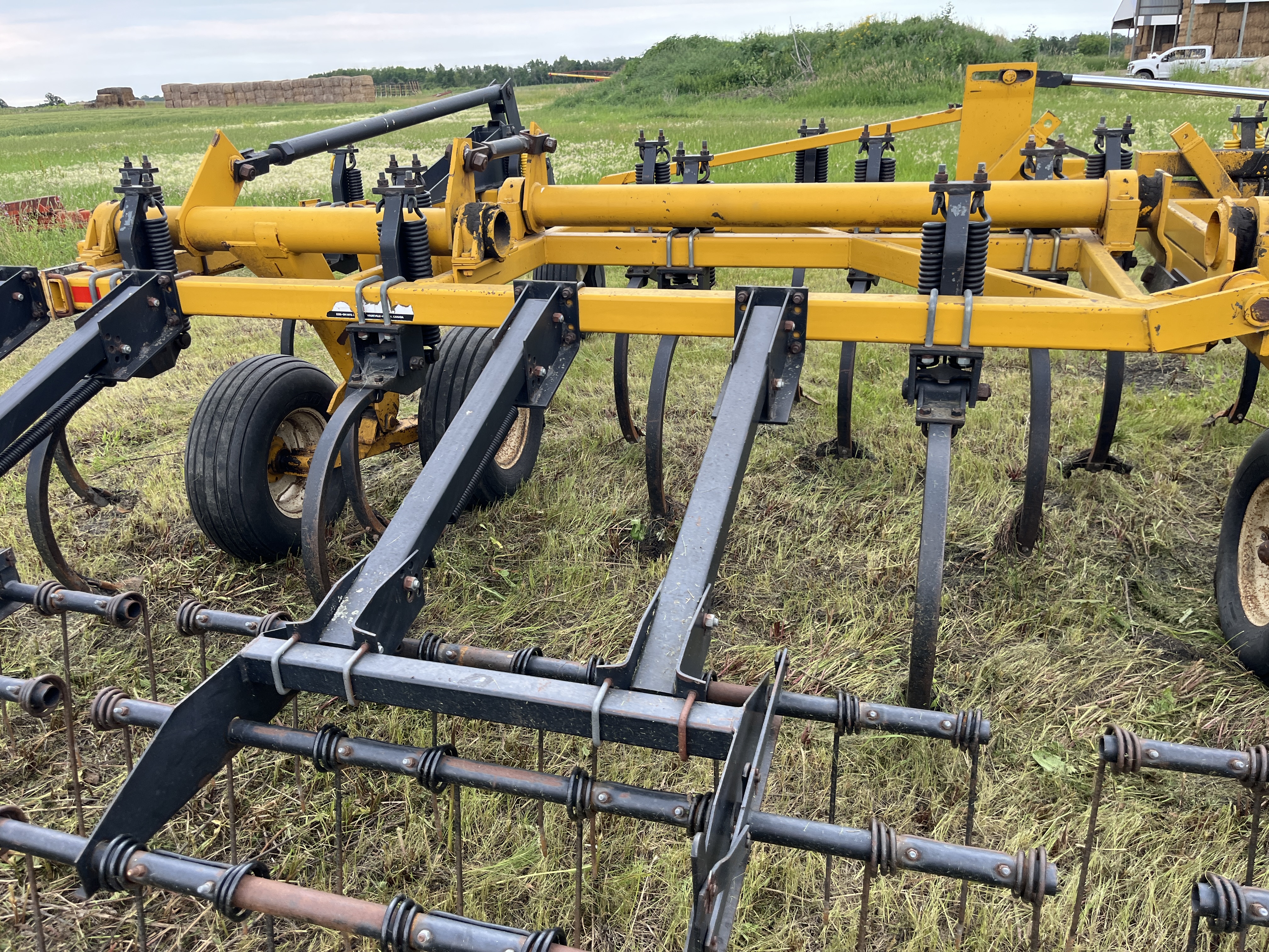 1990 Ezee-On 7400 Field Cultivator