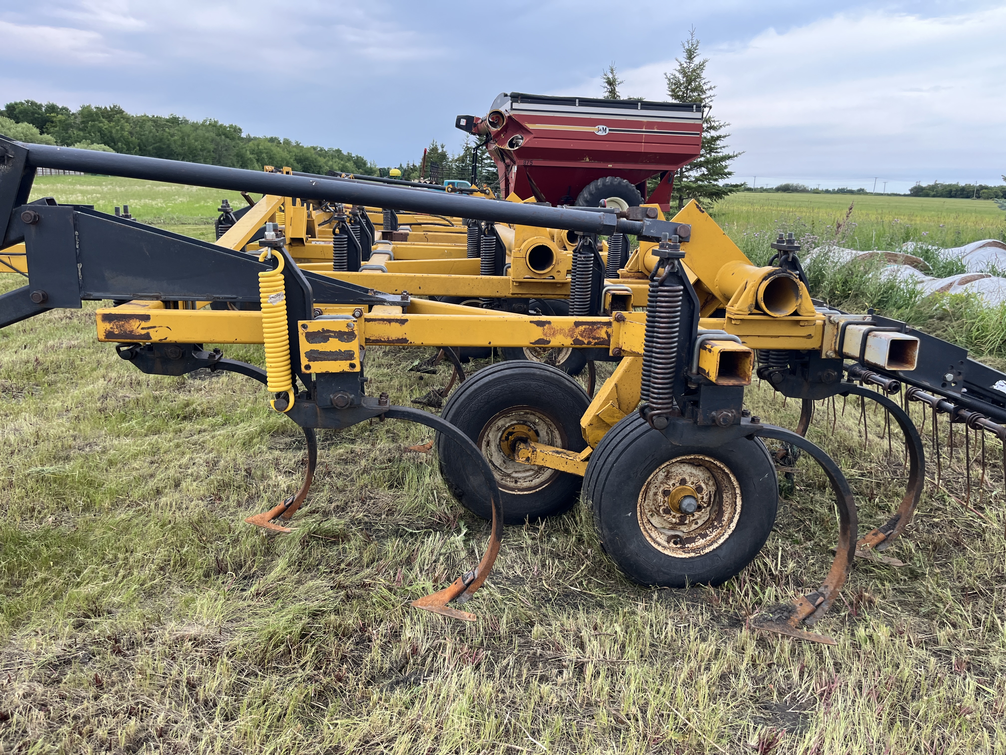 1990 Ezee-On 7400 Field Cultivator