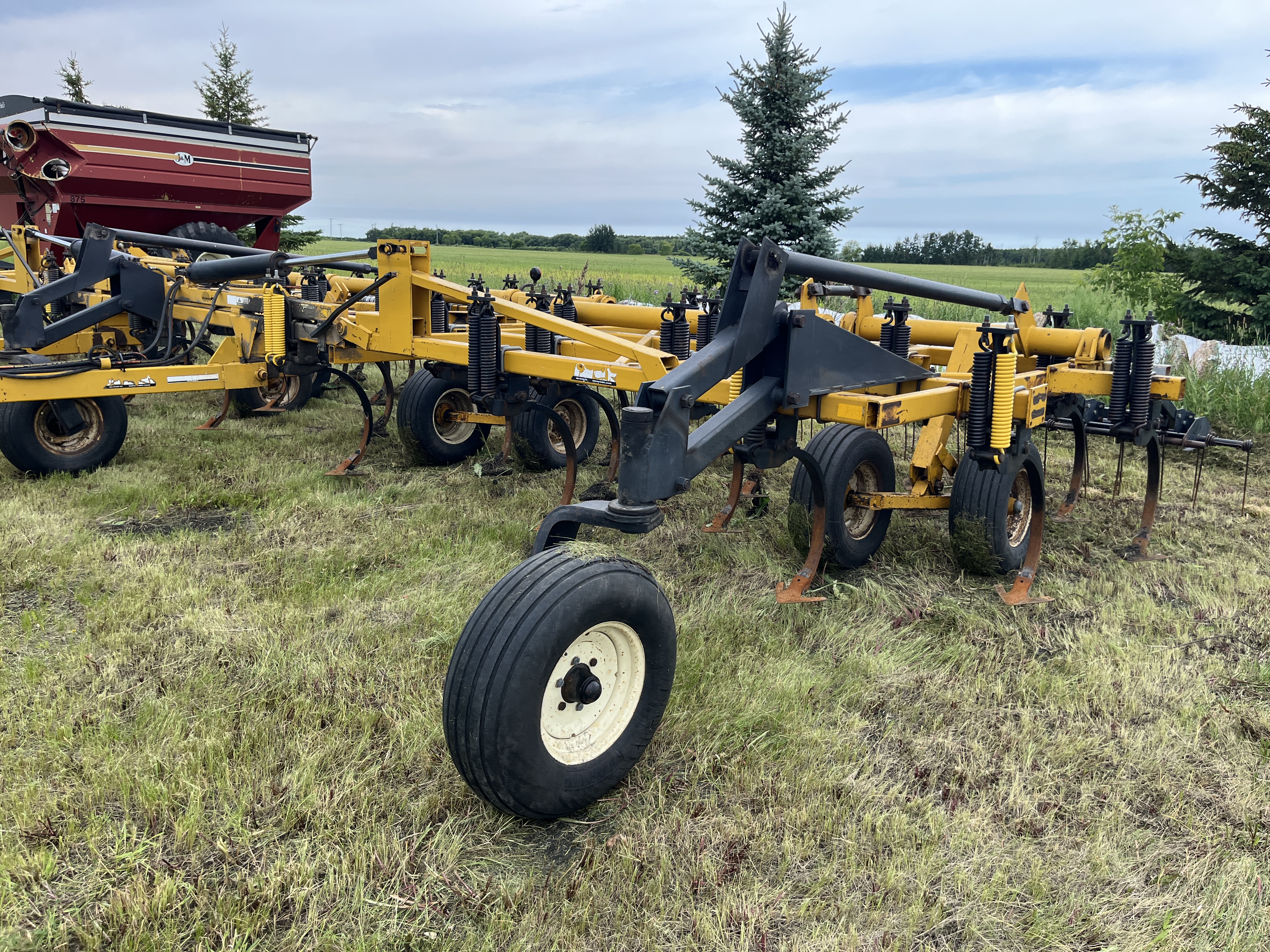 1990 Ezee-On 7400 Field Cultivator