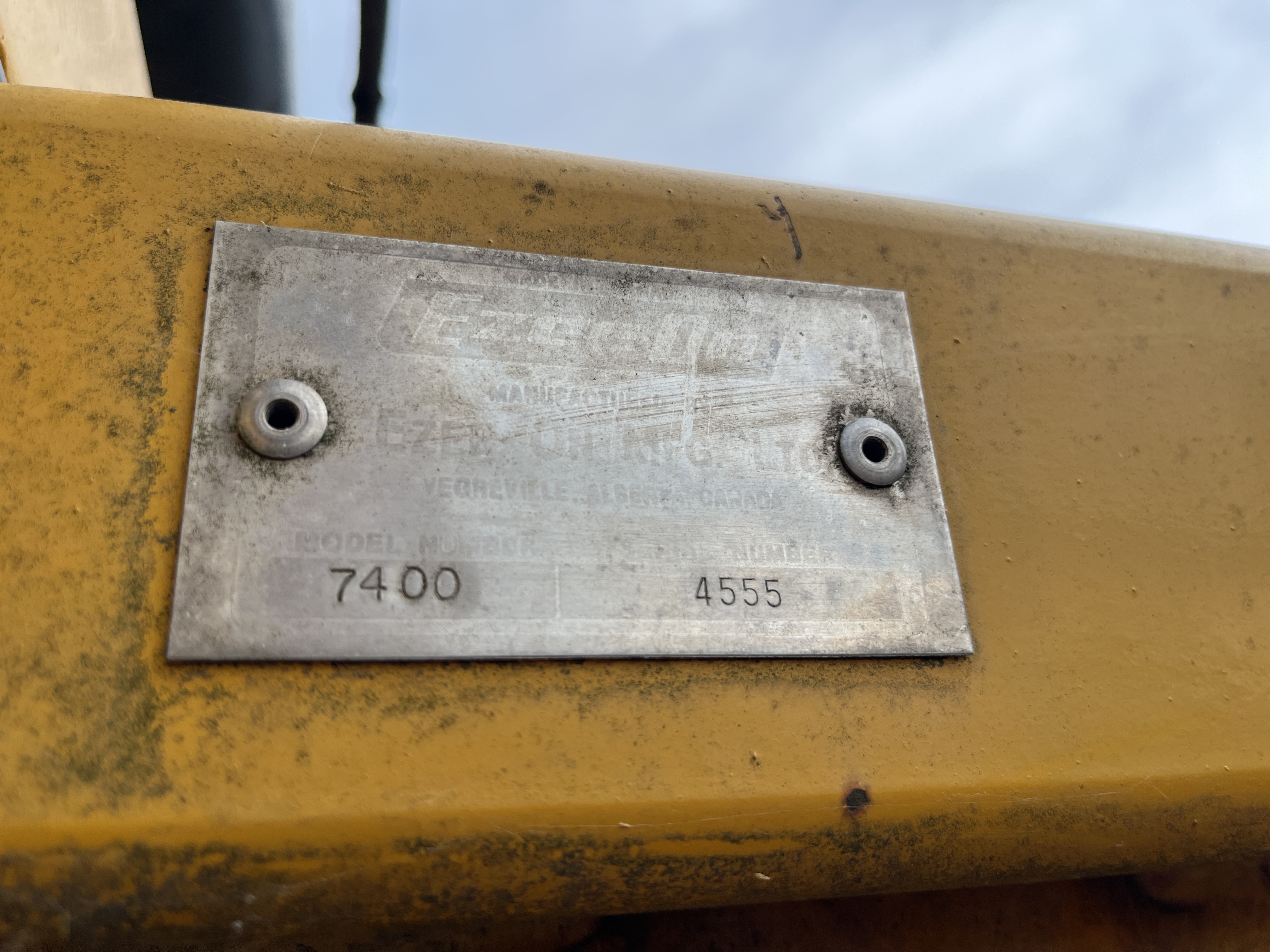 1990 Ezee-On 7400 Field Cultivator
