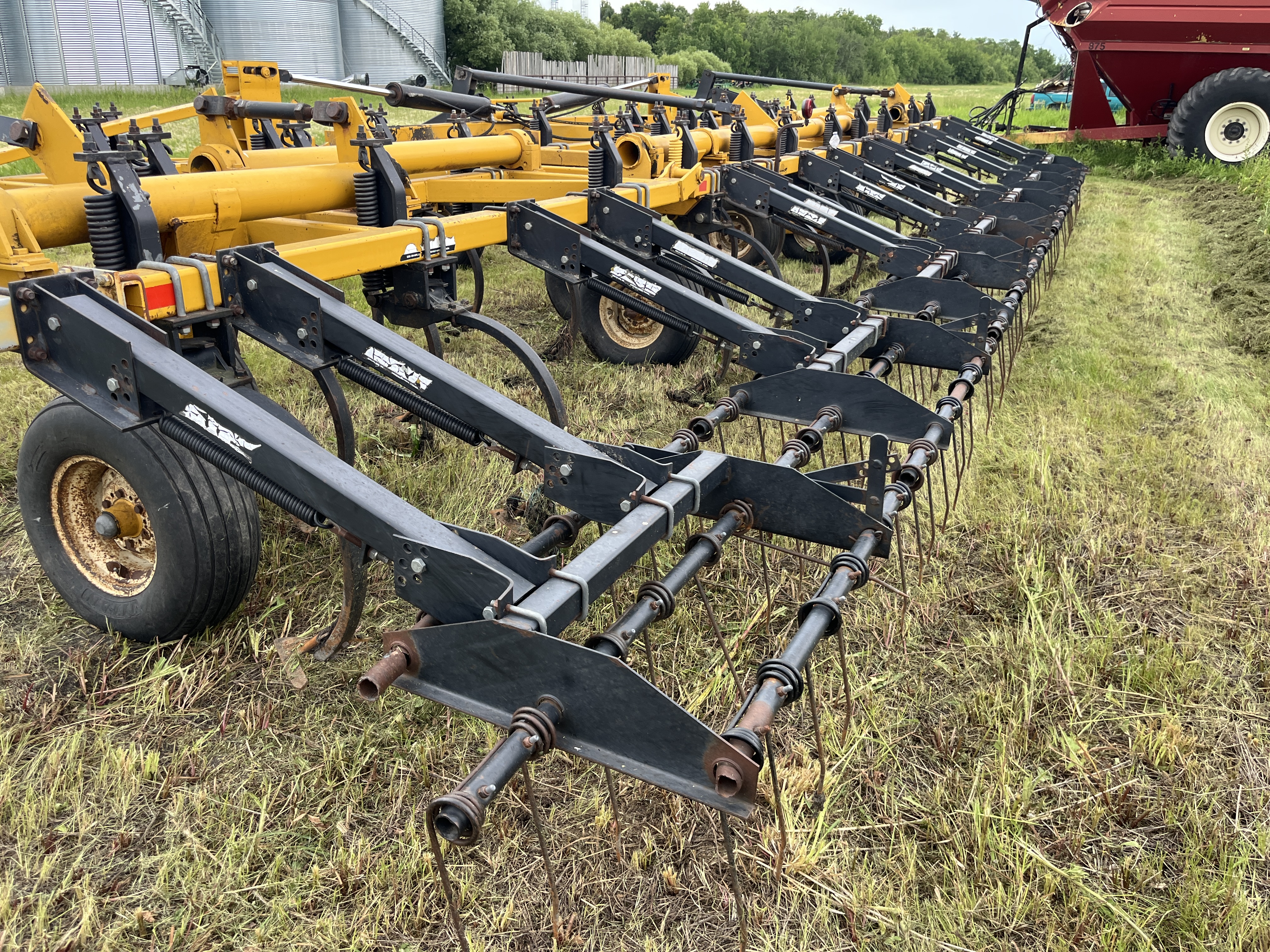 1990 Ezee-On 7400 Field Cultivator