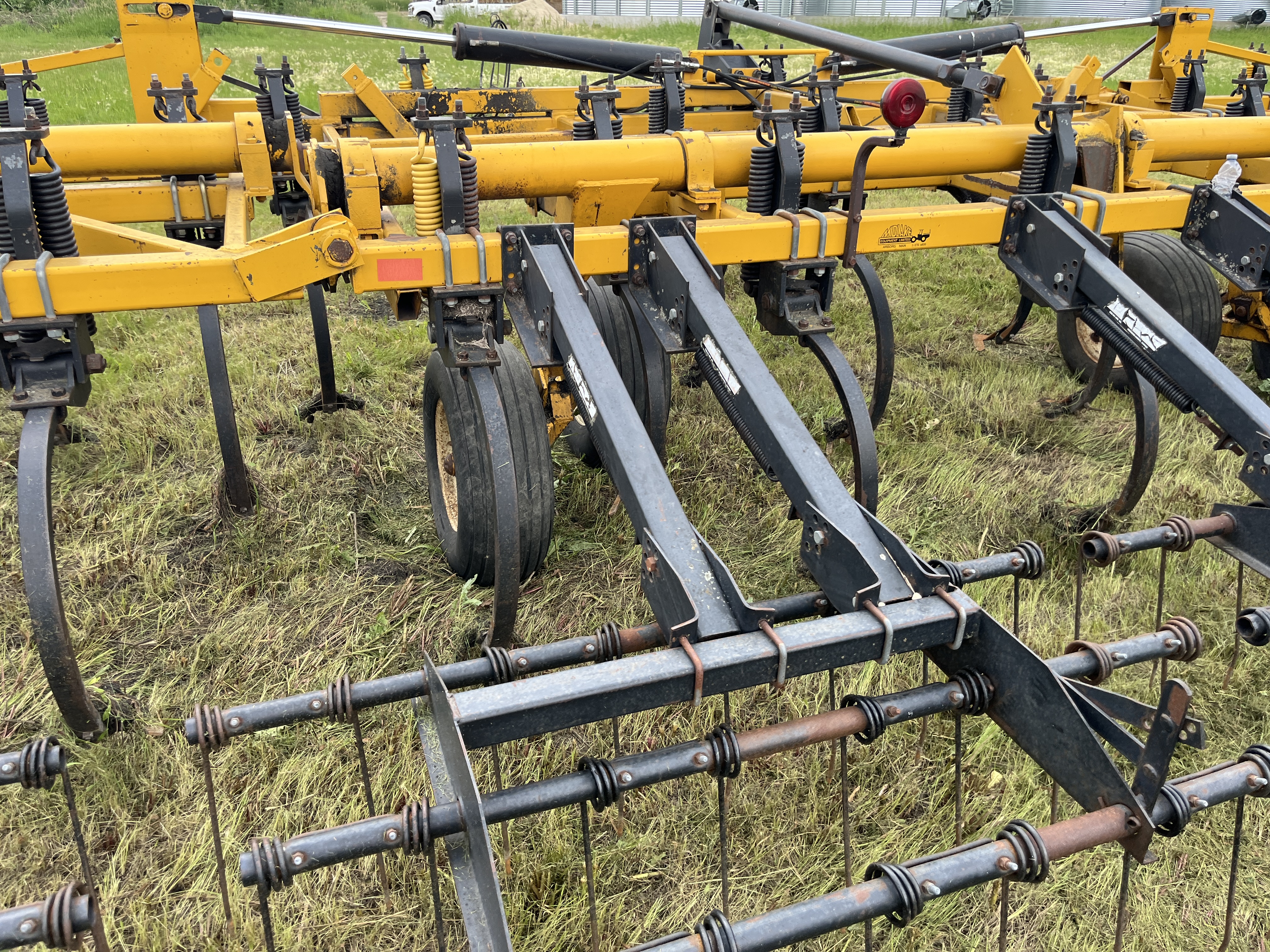 1990 Ezee-On 7400 Field Cultivator