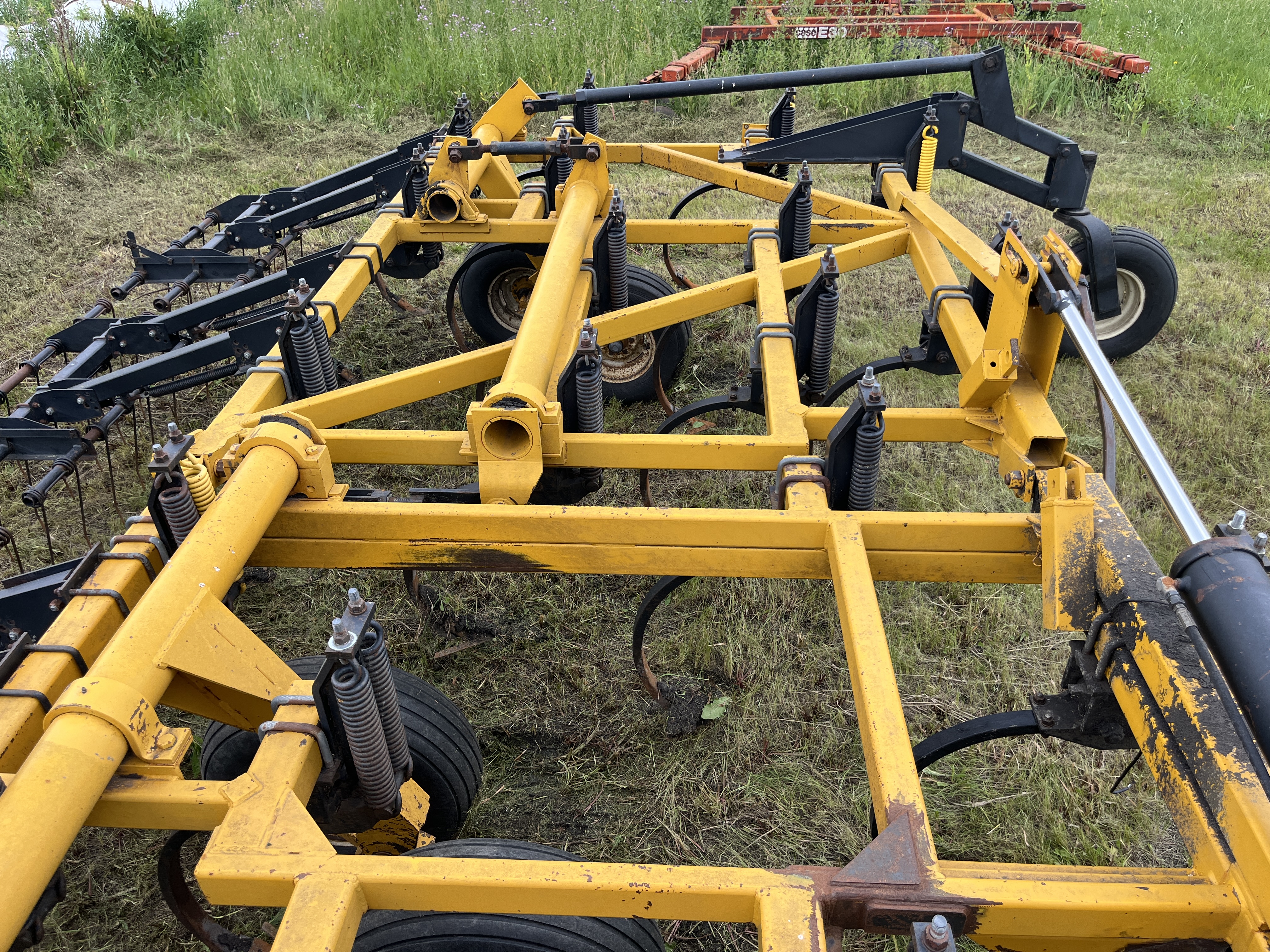 1990 Ezee-On 7400 Field Cultivator