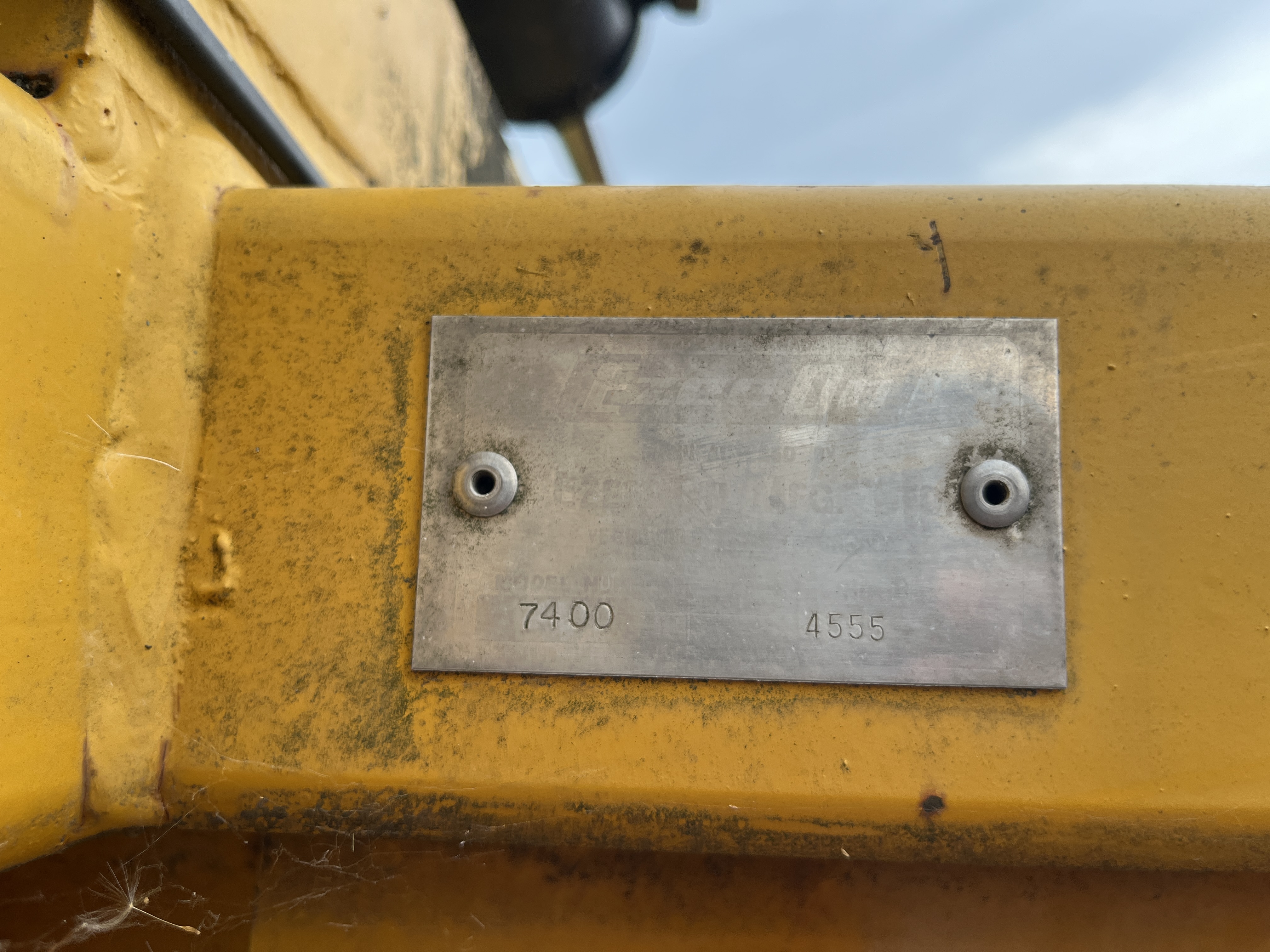 1990 Ezee-On 7400 Field Cultivator