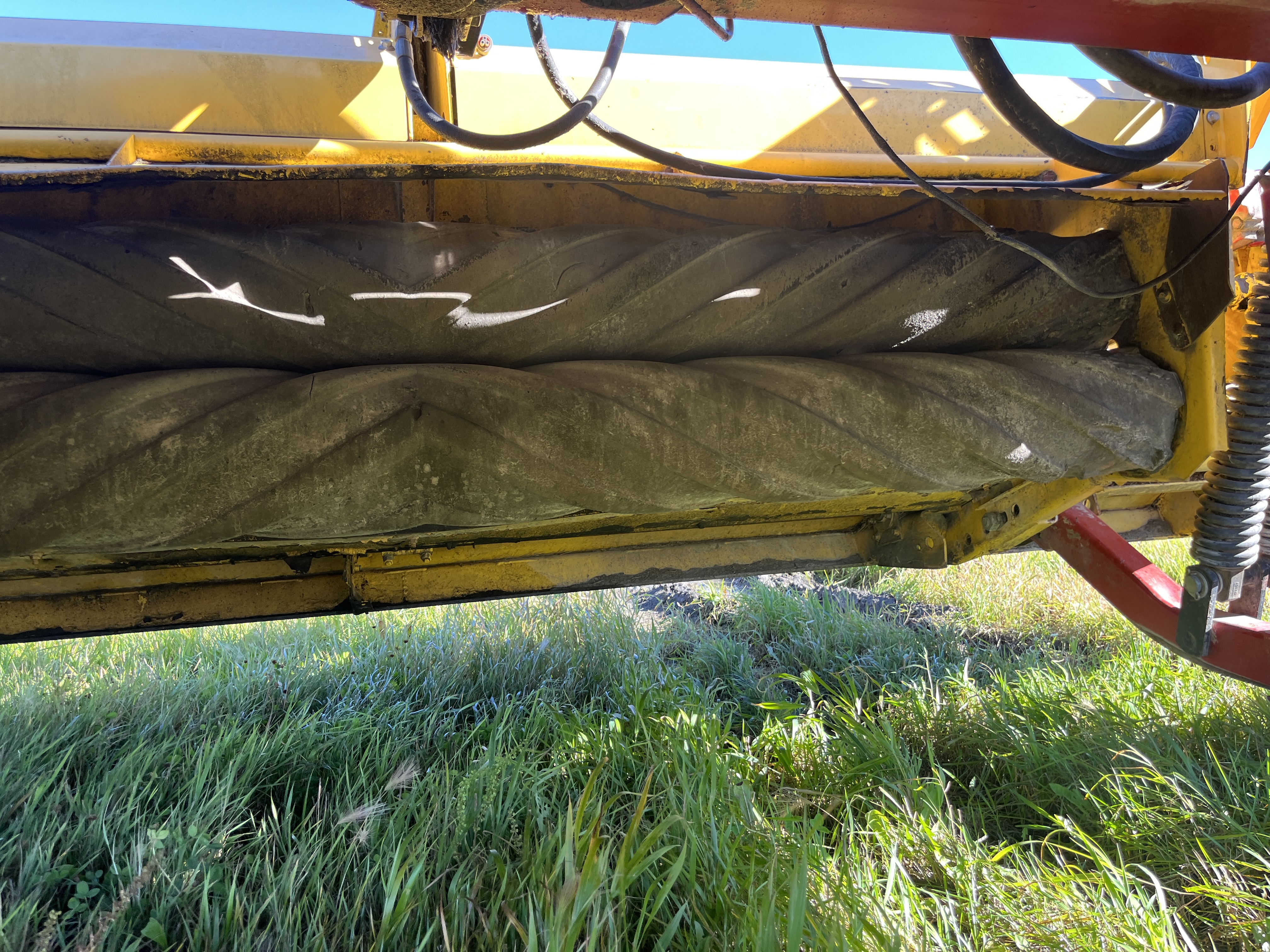 2009 New Holland H7150 Mower Conditioner