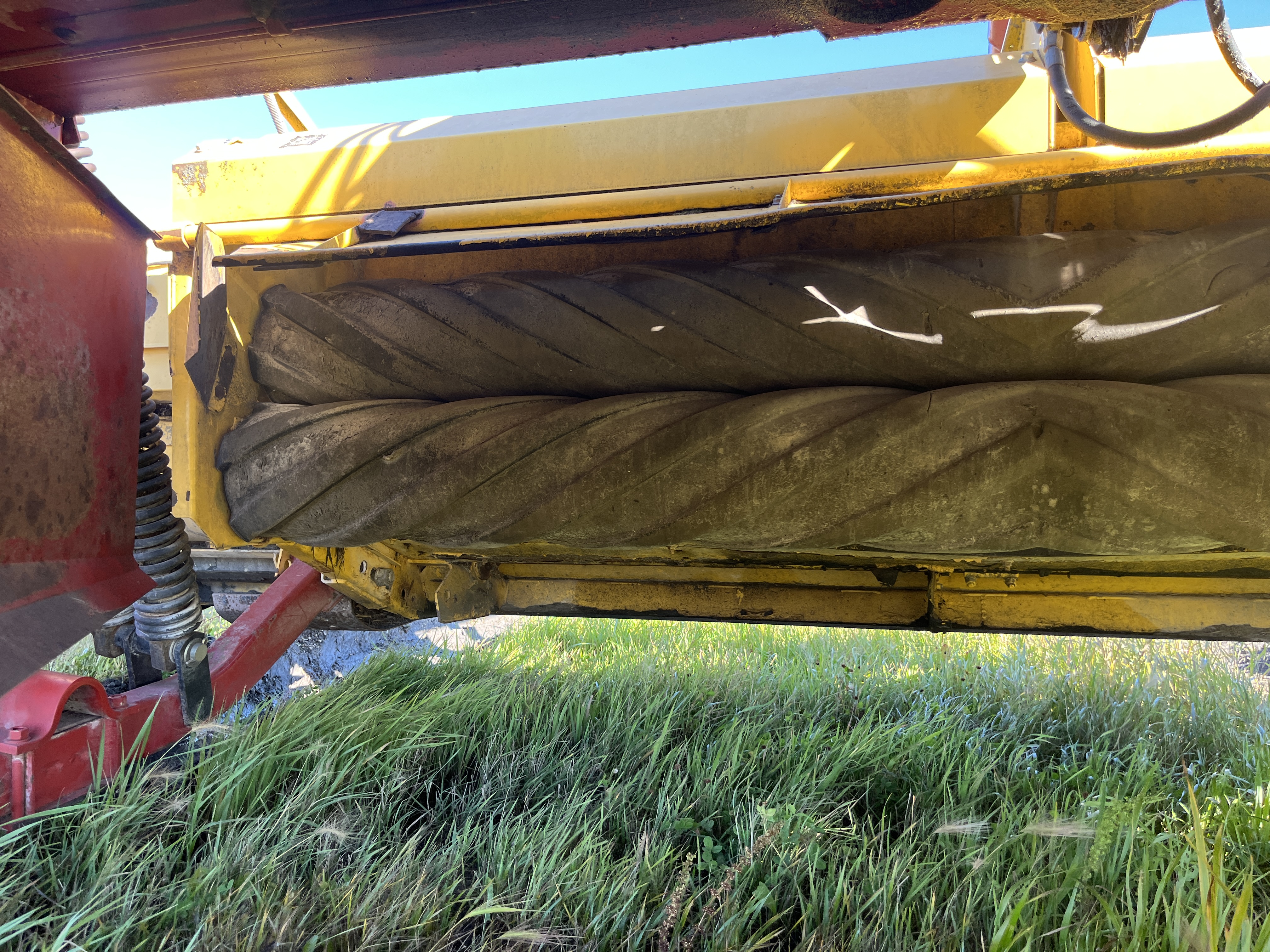 2009 New Holland H7150 Mower Conditioner