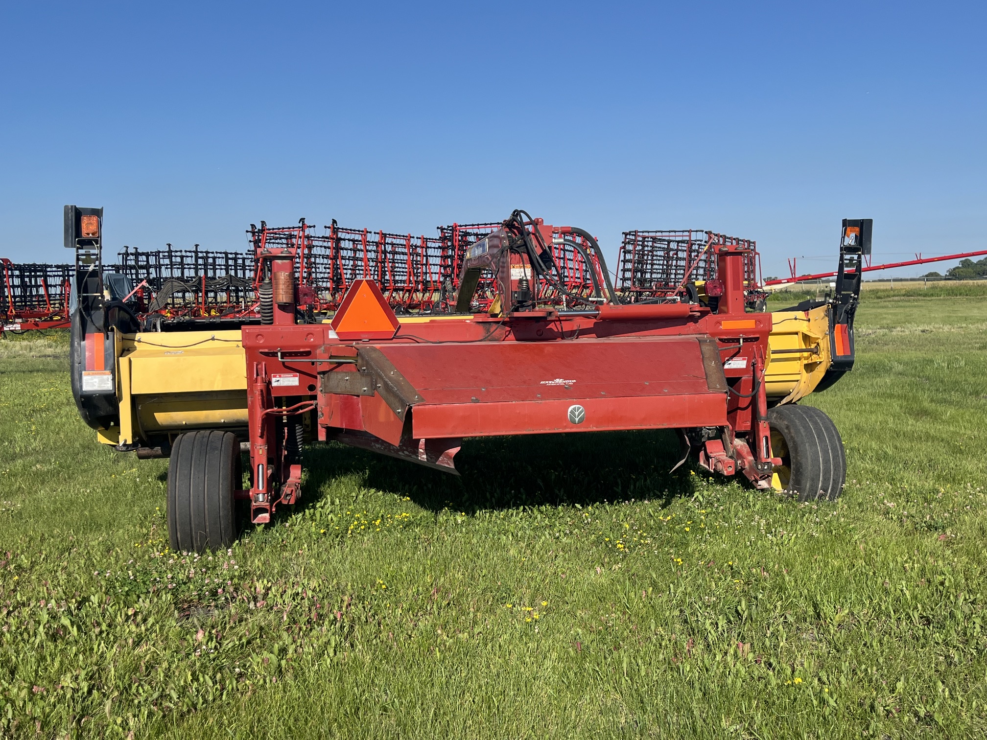 2009 New Holland H7150 Mower Conditioner