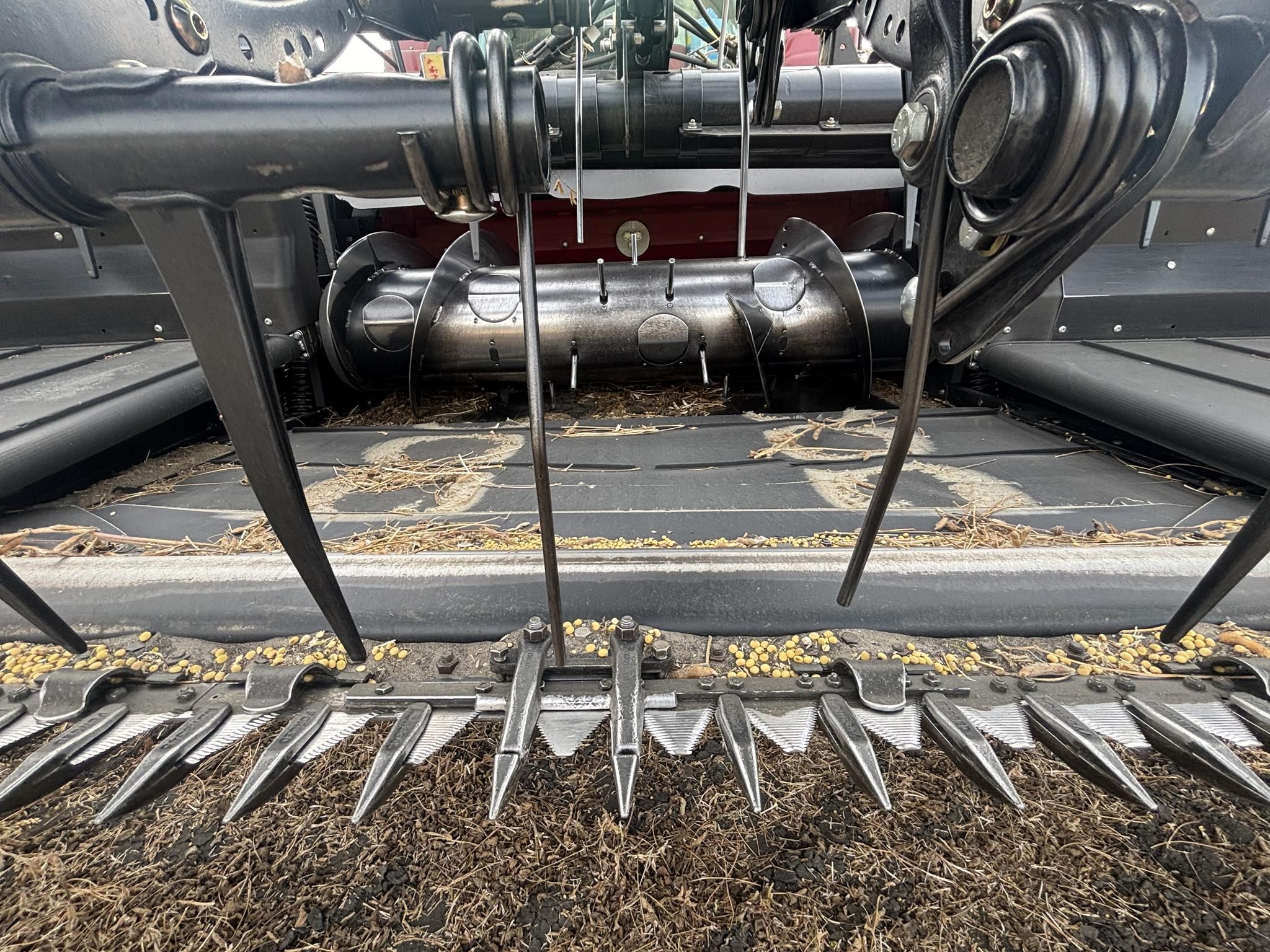 2016 MacDon FD75-40 Header Combine