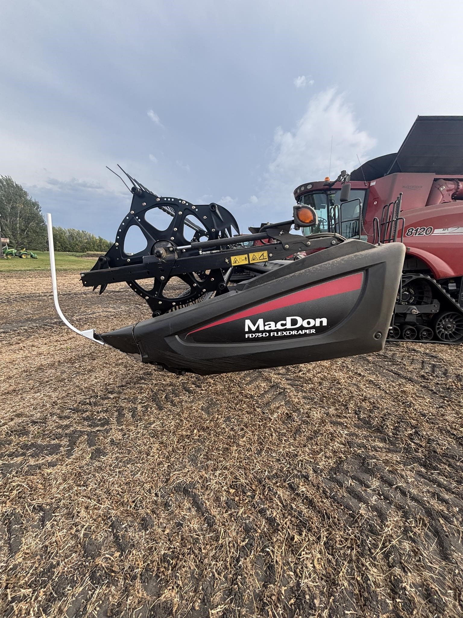 2016 MacDon FD75-40 Header Combine