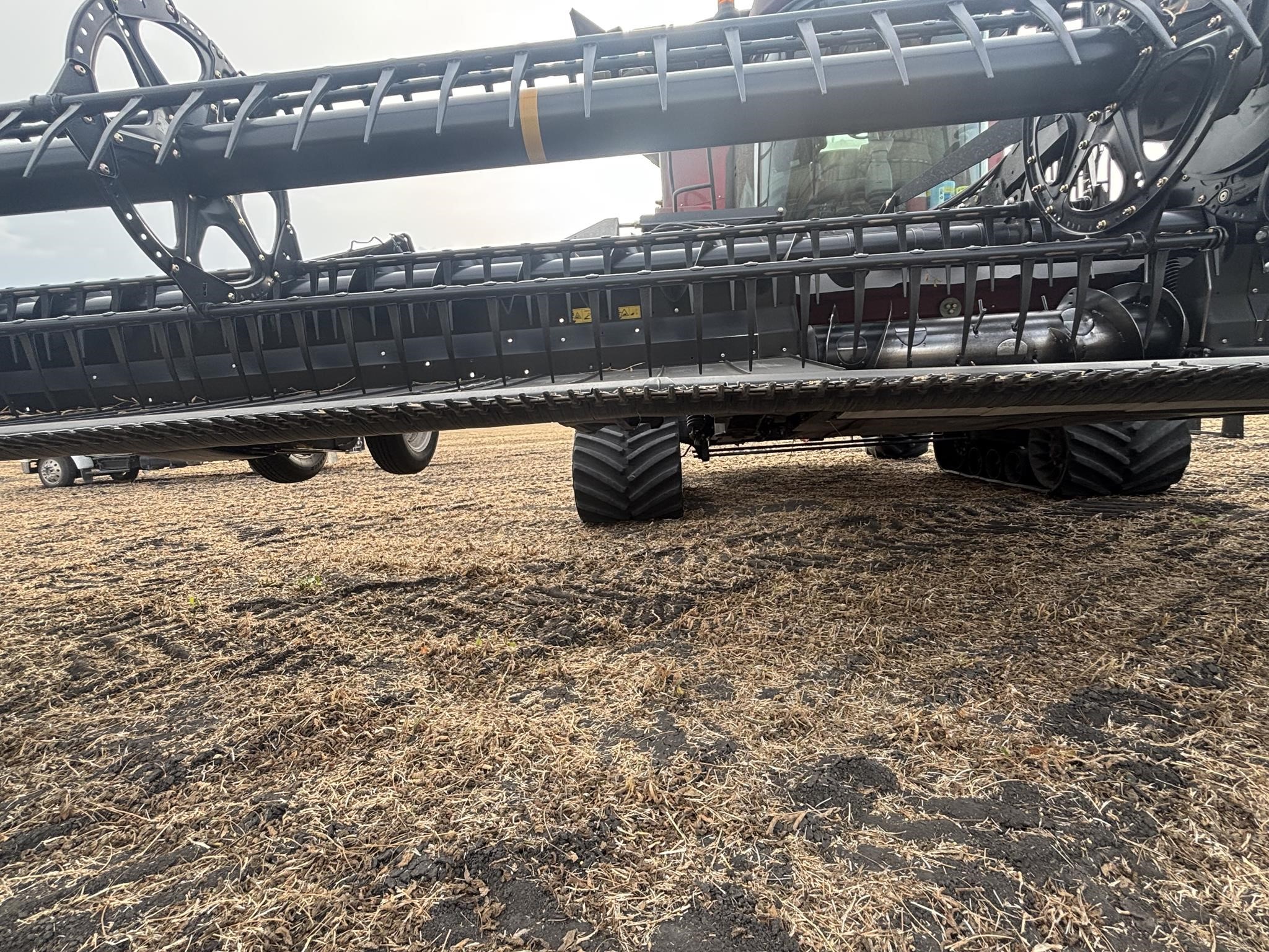 2016 MacDon FD75-40 Header Combine