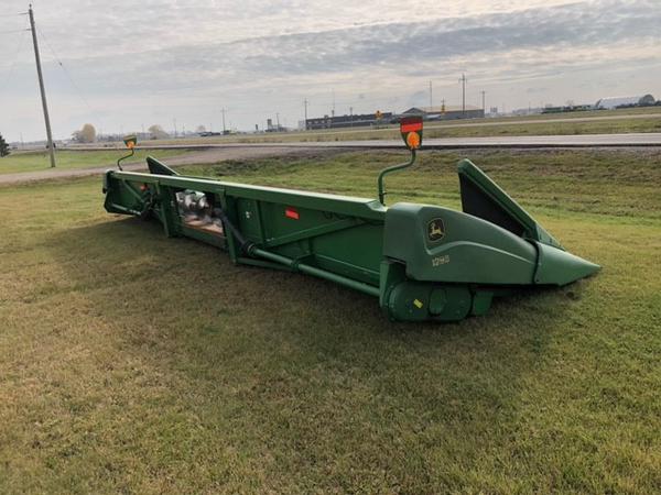 2006 John Deere 1293 Header Combine