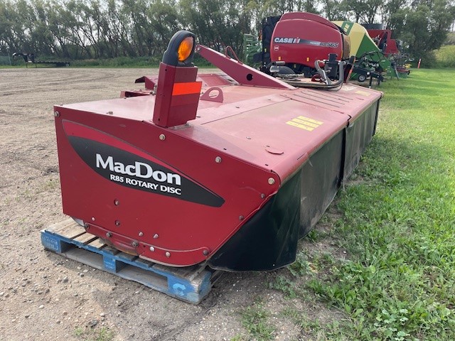 2016 MacDon R85 Windrower Attachment