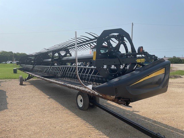 2018 MacDon FD75-40 Header Combine