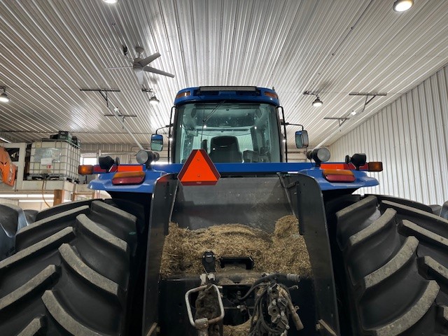 2003 New Holland TJ425 Tractor 4WD