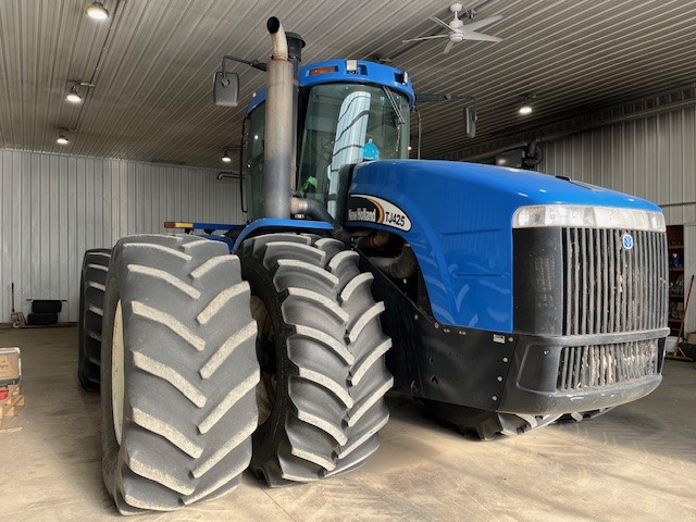 2003 New Holland TJ425 Tractor 4WD