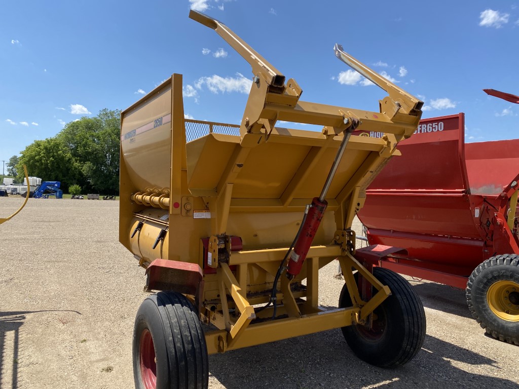 2005 Haybuster 2650 Bale Processor